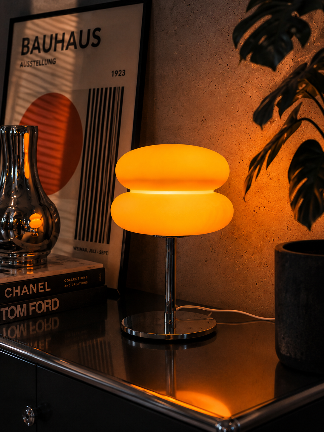 ASCEND 21 Aurora Glow – Futuristische Tischlampe mit orange-gelbem Kunststoffschirm, modernes Ambientelicht & Designleuchte für Wohnzimmer, Schlafzimmer und Büro