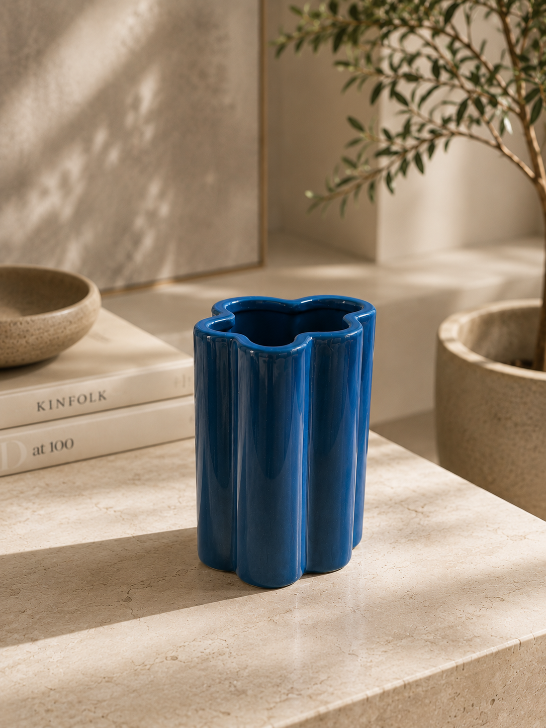ASCEND 21 Azure Curve - Keramikvase Blau – Moderne Blumenvase im Organic Design, Dekovase für Trockenblumen & Frischblumen, Skandinavische Tischvase für Wohnzimmer, Schlafzimmer & Büro