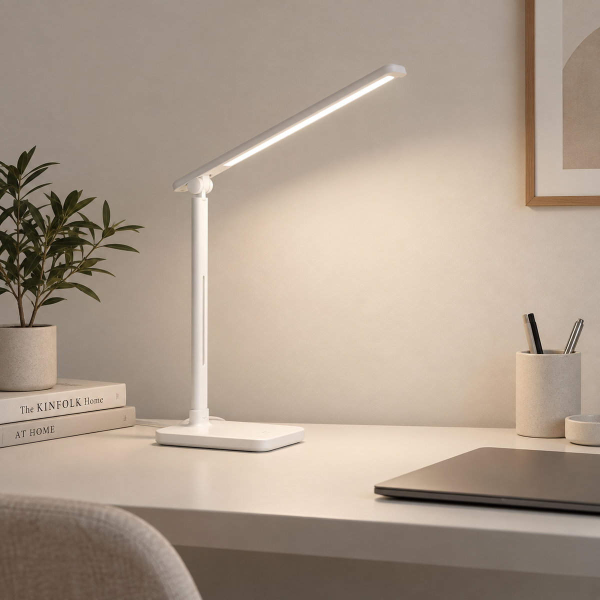 ASCEND 21 LINEA WHITE™ -- Minimalistische LED-Tischlampe in Weiß mit verstellbarem Design