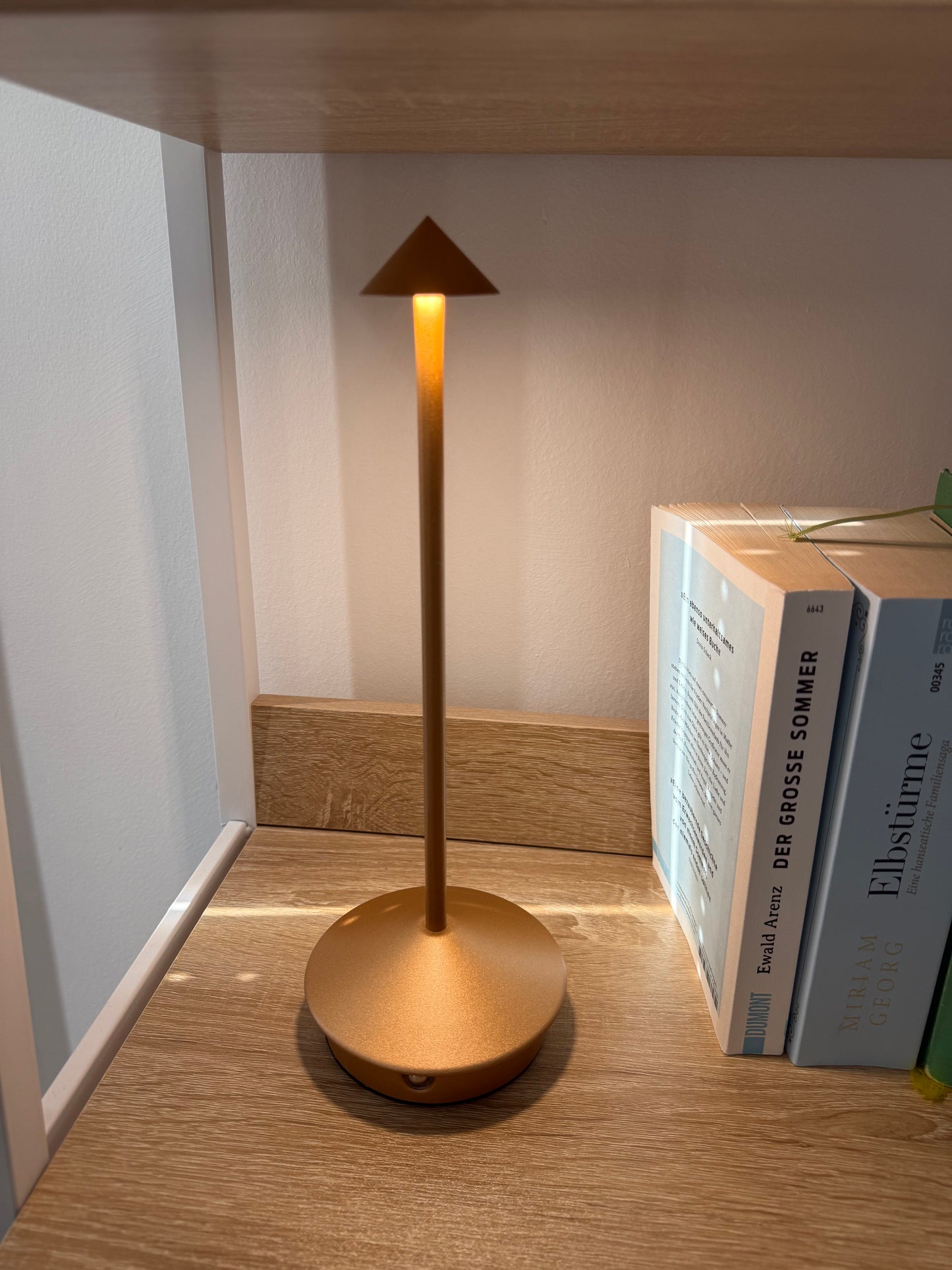 Golden Arrow – Eleganz & Warmes LED-Licht