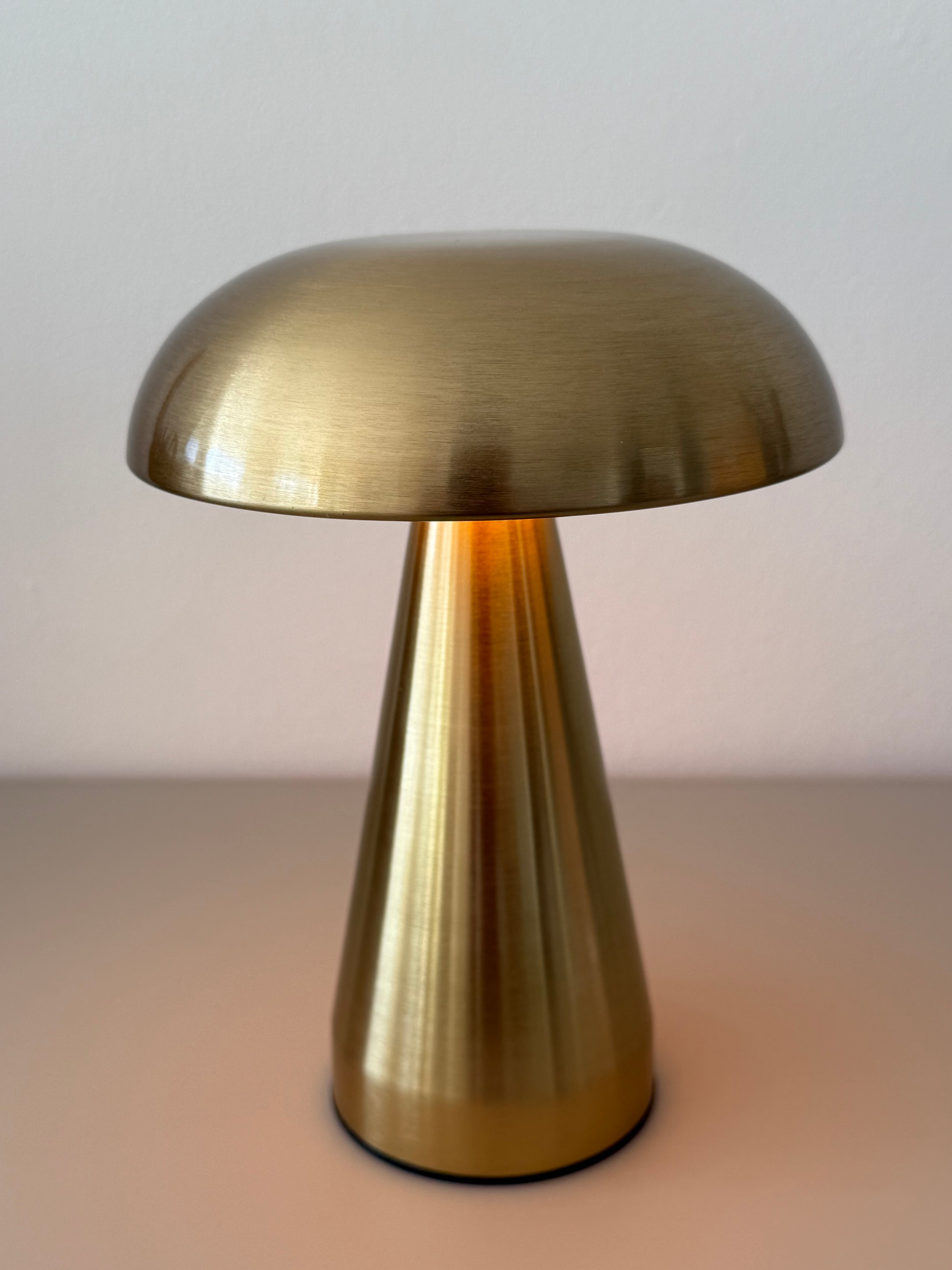 Limitierte Golden Glow Designlampe – kabellos, stilvoll im Sommer