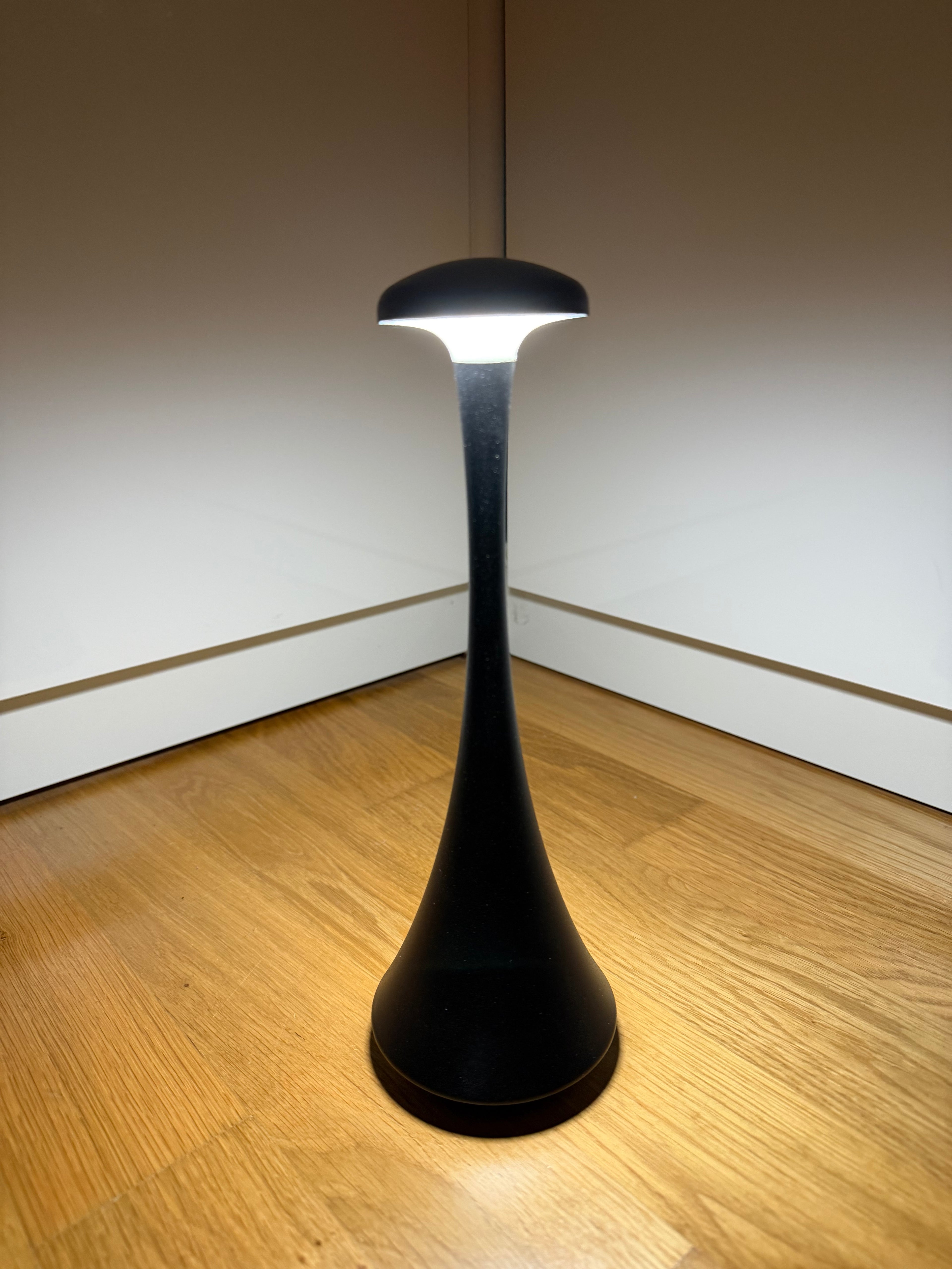 NoirGlow – Elegante schwarze Akku-Tischlampe, dimmbar & kabellos