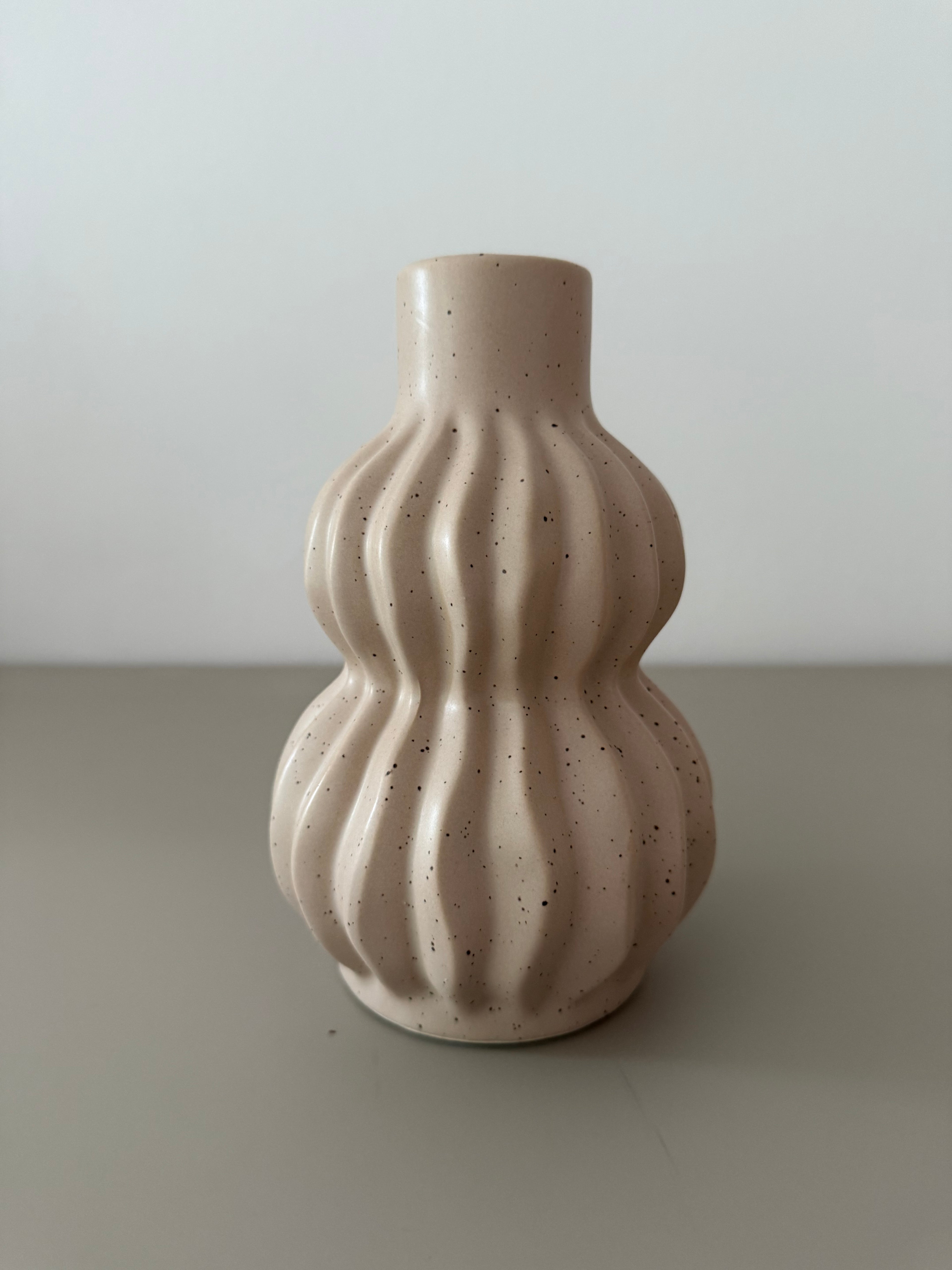 Vaselinea – Die skulpturale Deko-Vase für modernes Wohnen