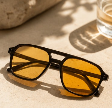 ASCEND 21 Gelbe Deko Sonnenbrille – Vintage Style Brille mit gelben Gläsern – Retro Fashion Sonnenbrille für Festival, Auto, Outfit & Streetwear