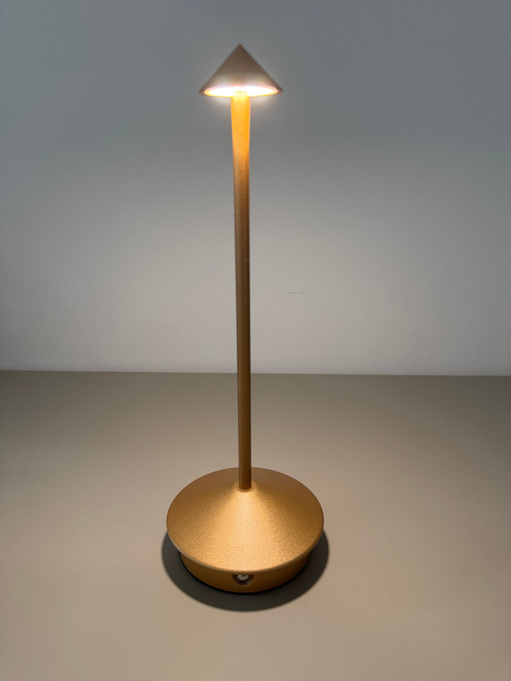 Golden Arrow – Eleganz & Warmes LED-Licht