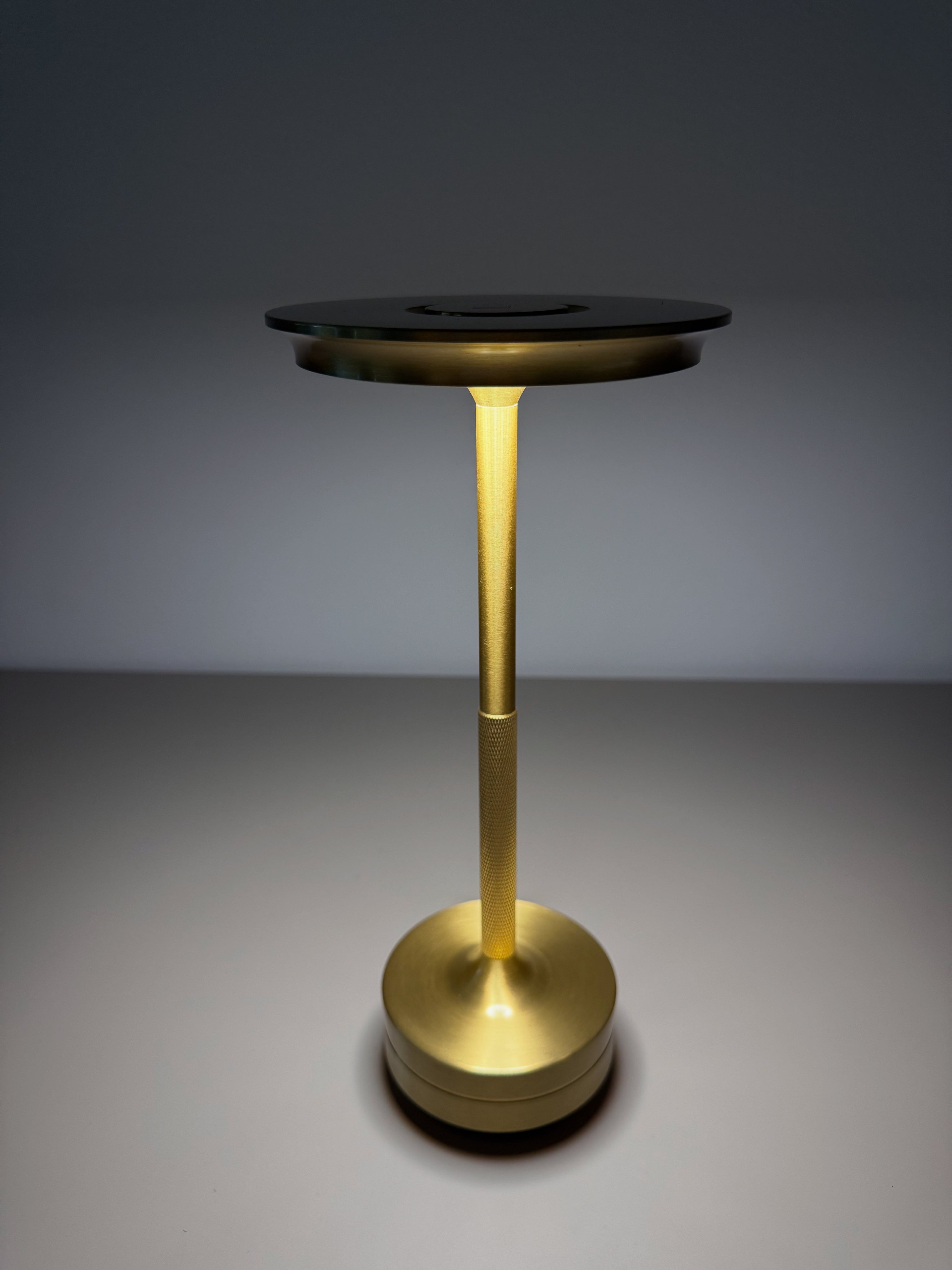 Limitierte Golden Halo LED-Tischlampe – exklusiv für Sommerabende