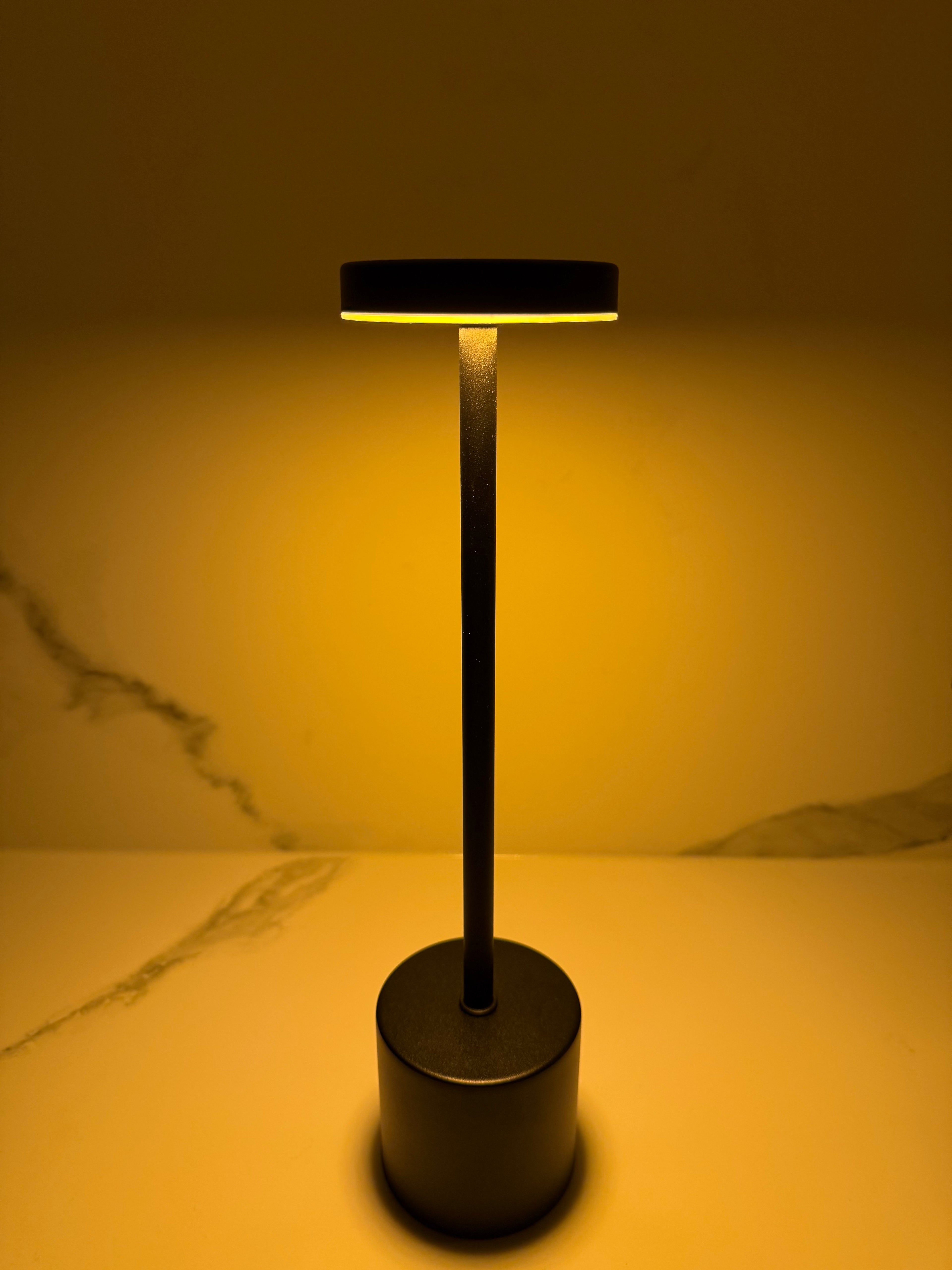 Aurora Black Touch - Stylische LED-Tischlampe in Schwarz