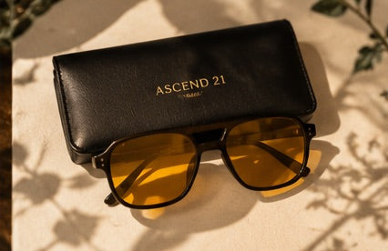 ASCEND 21 Gelbe Deko Sonnenbrille – Vintage Style Brille mit gelben Gläsern – Retro Fashion Sonnenbrille für Festival, Auto, Outfit & Streetwear