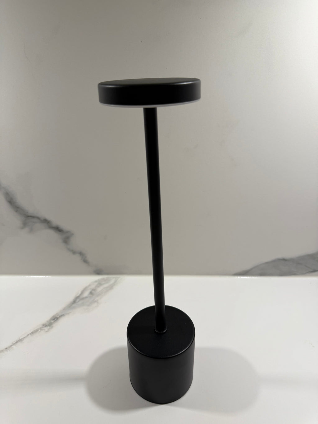 Aurora Black Touch - Stylische LED-Tischlampe in Schwarz