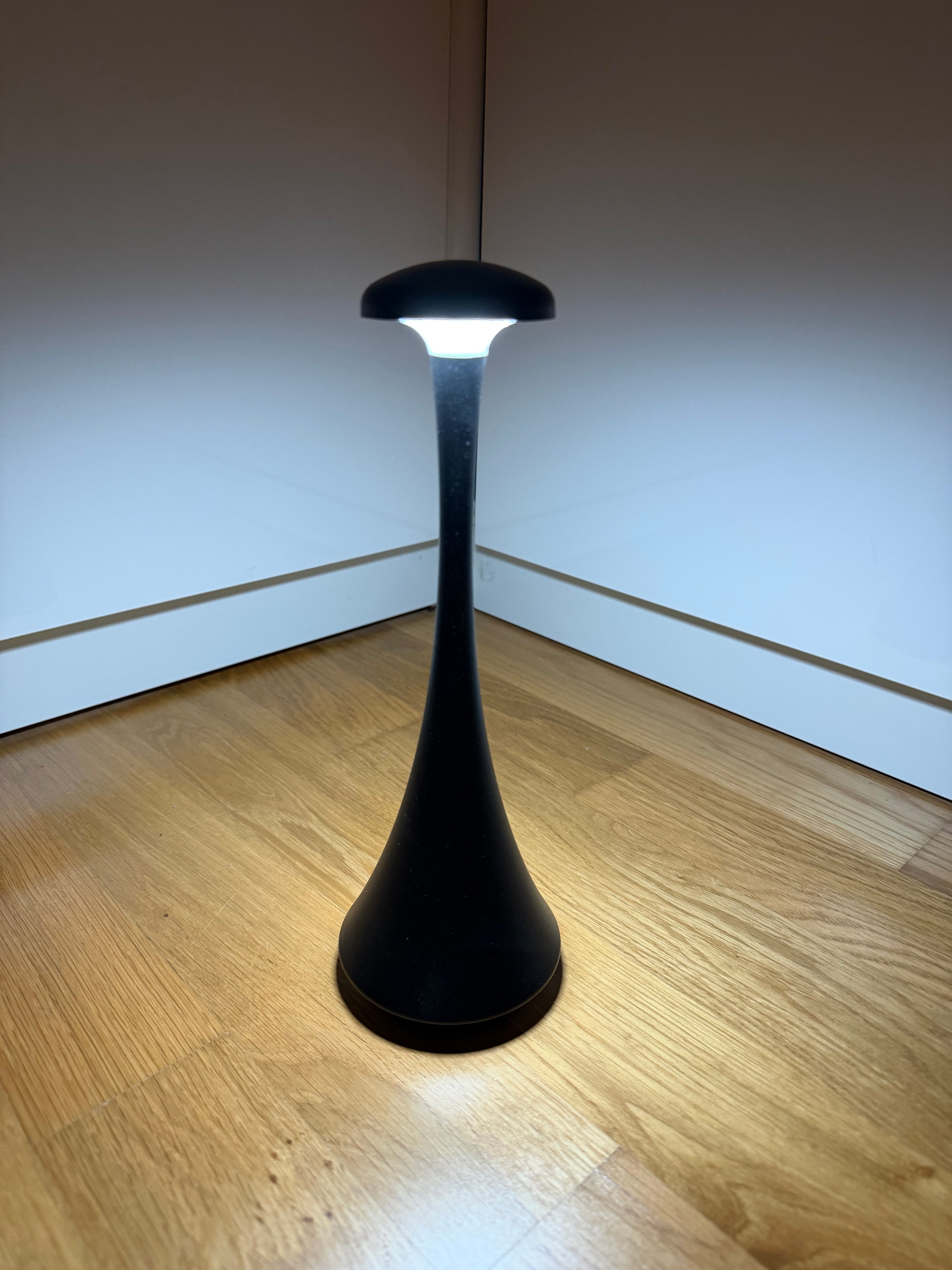 NoirGlow – Elegante schwarze Akku-Tischlampe, dimmbar & kabellos