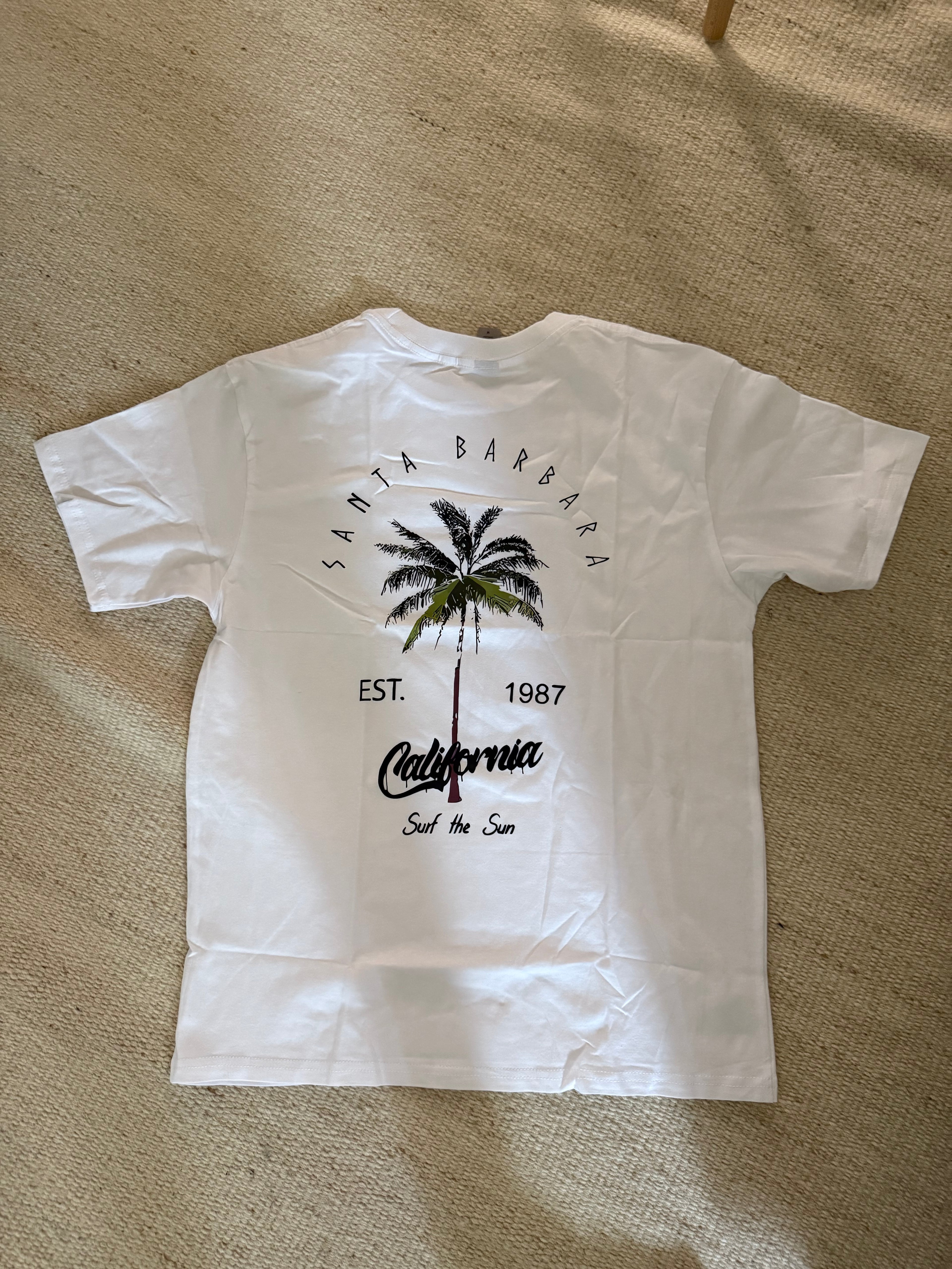 Santa Barbara Coastline – Weißes T-Shirt (Größe M)