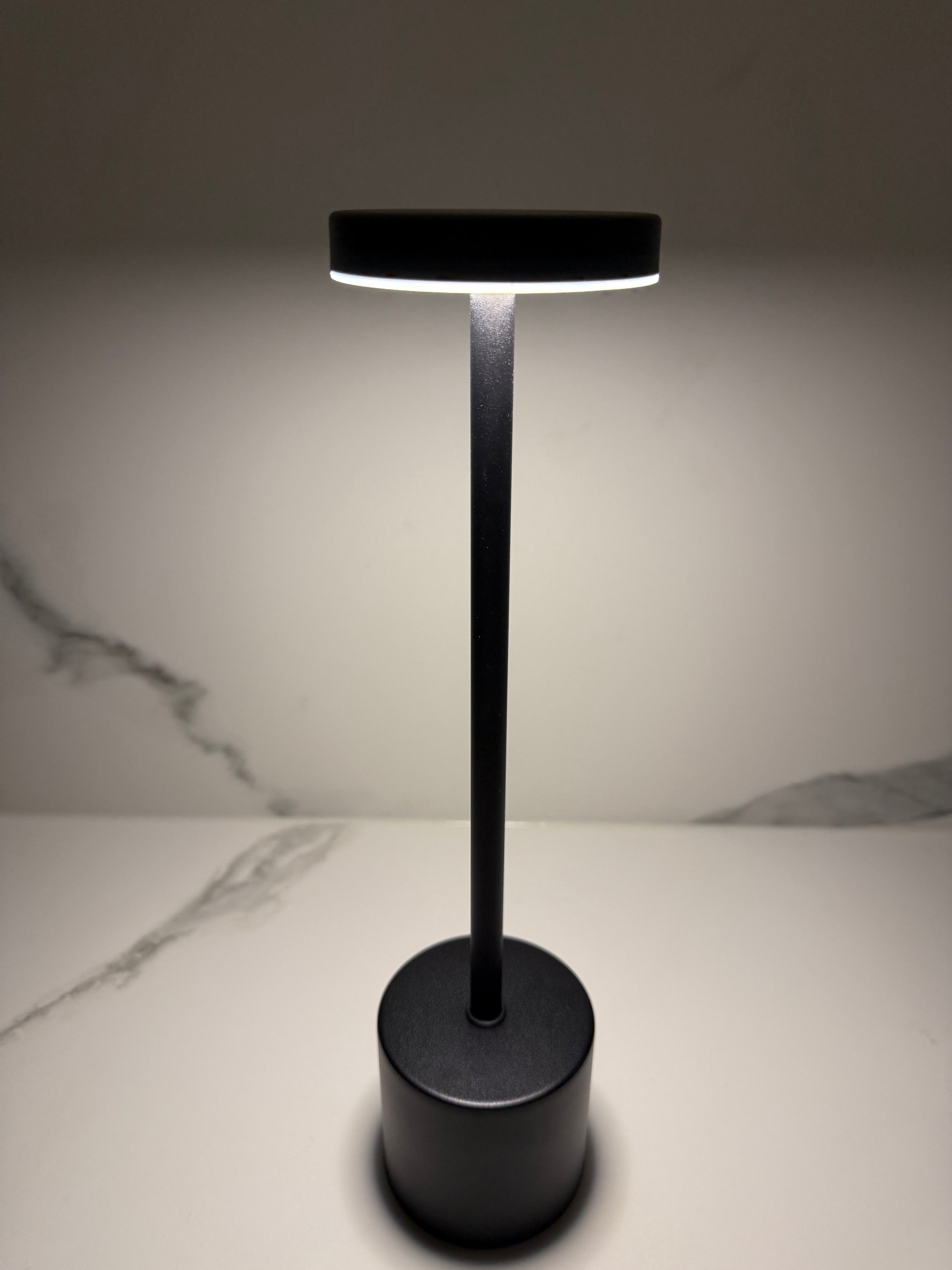 Aurora Black Touch - Stylische LED-Tischlampe in Schwarz