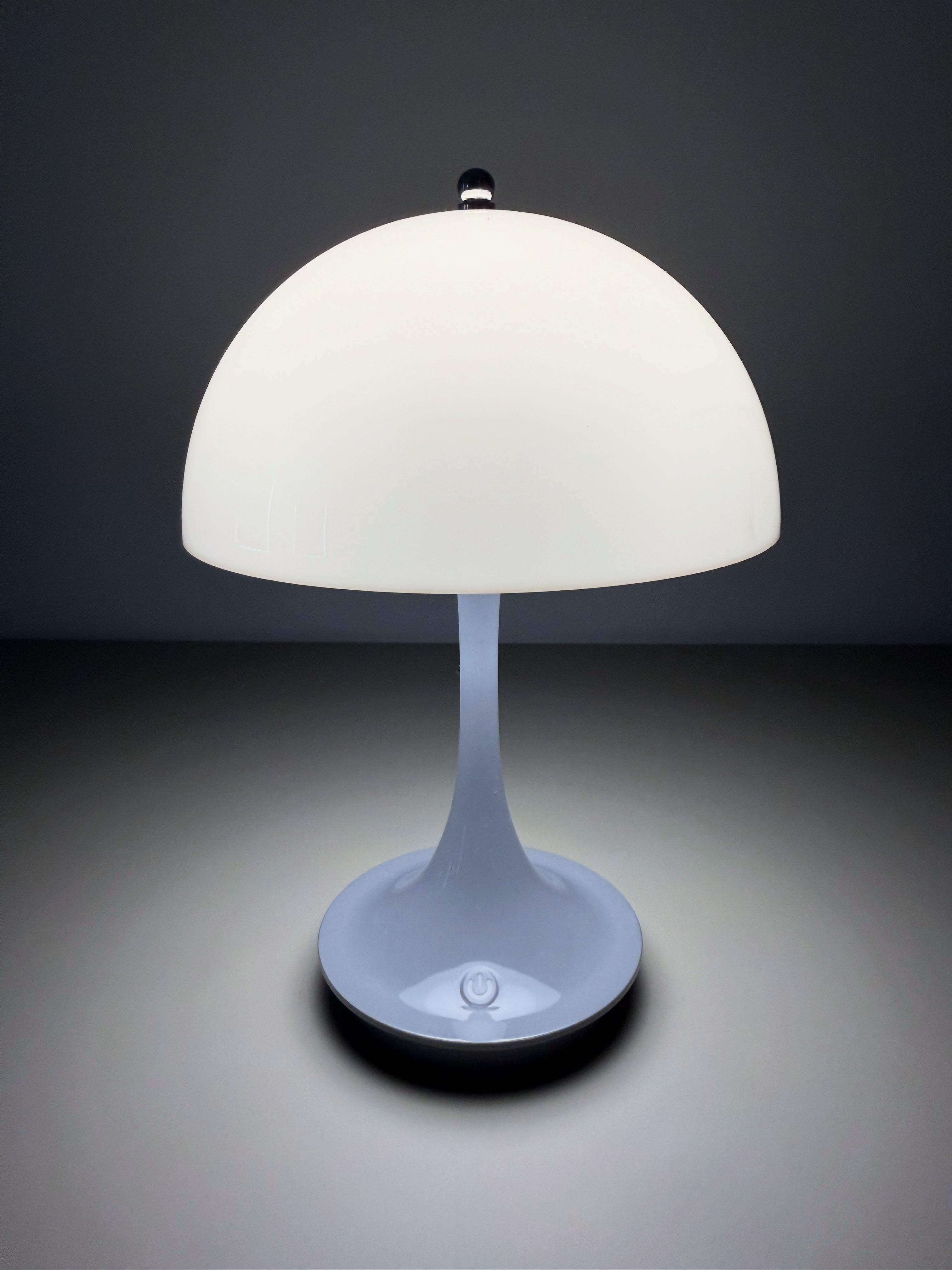 Limitierte Slate Calm Pilzlampe – grau & stilvoll im Sommerabend