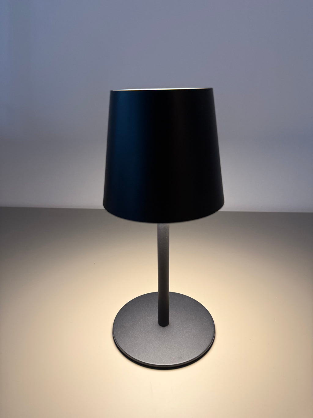 Noir Touch – Akku-Tischlampe mit Touch & warmweißem Licht