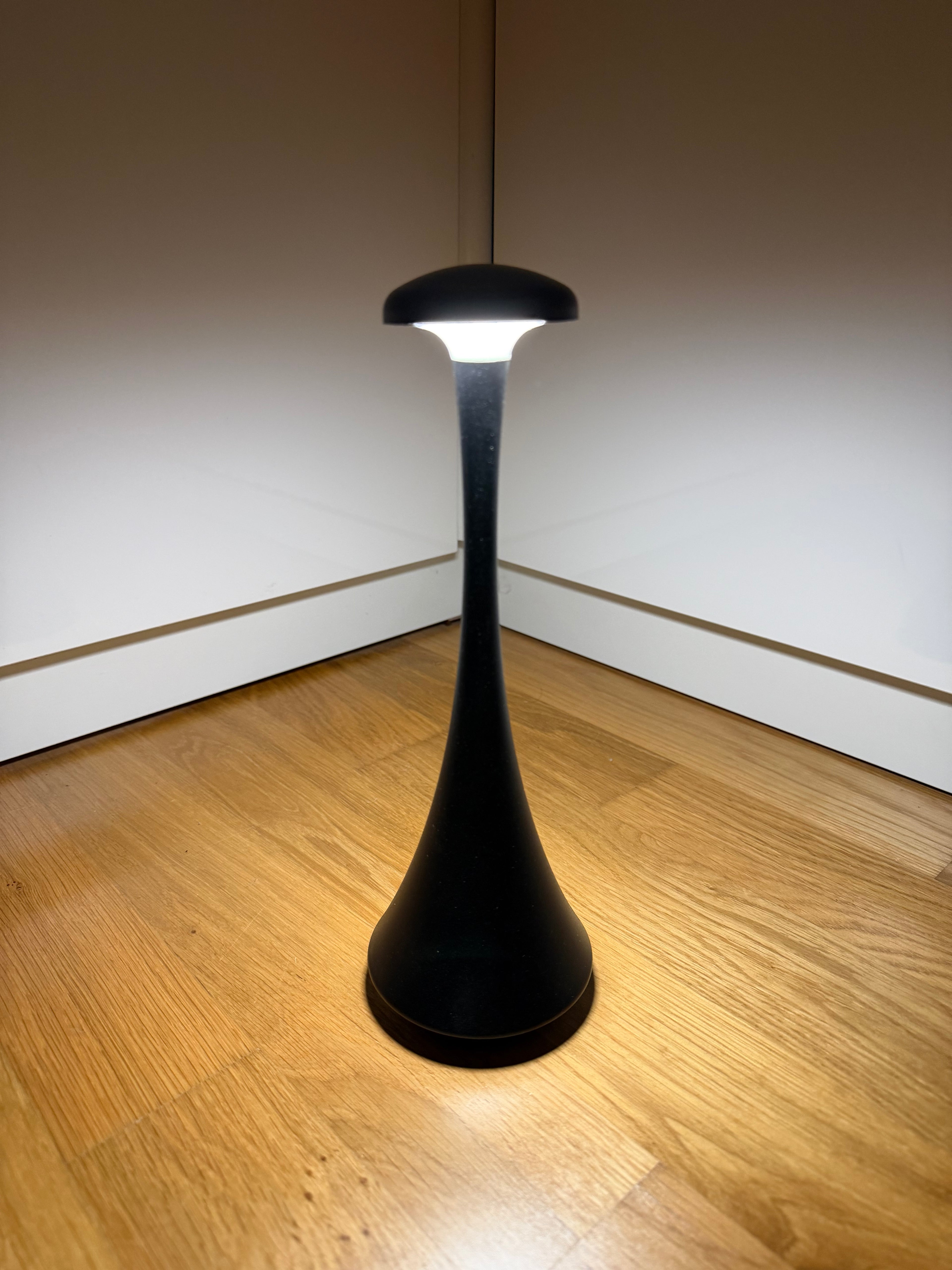 NoirGlow – Elegante schwarze Akku-Tischlampe, dimmbar & kabellos