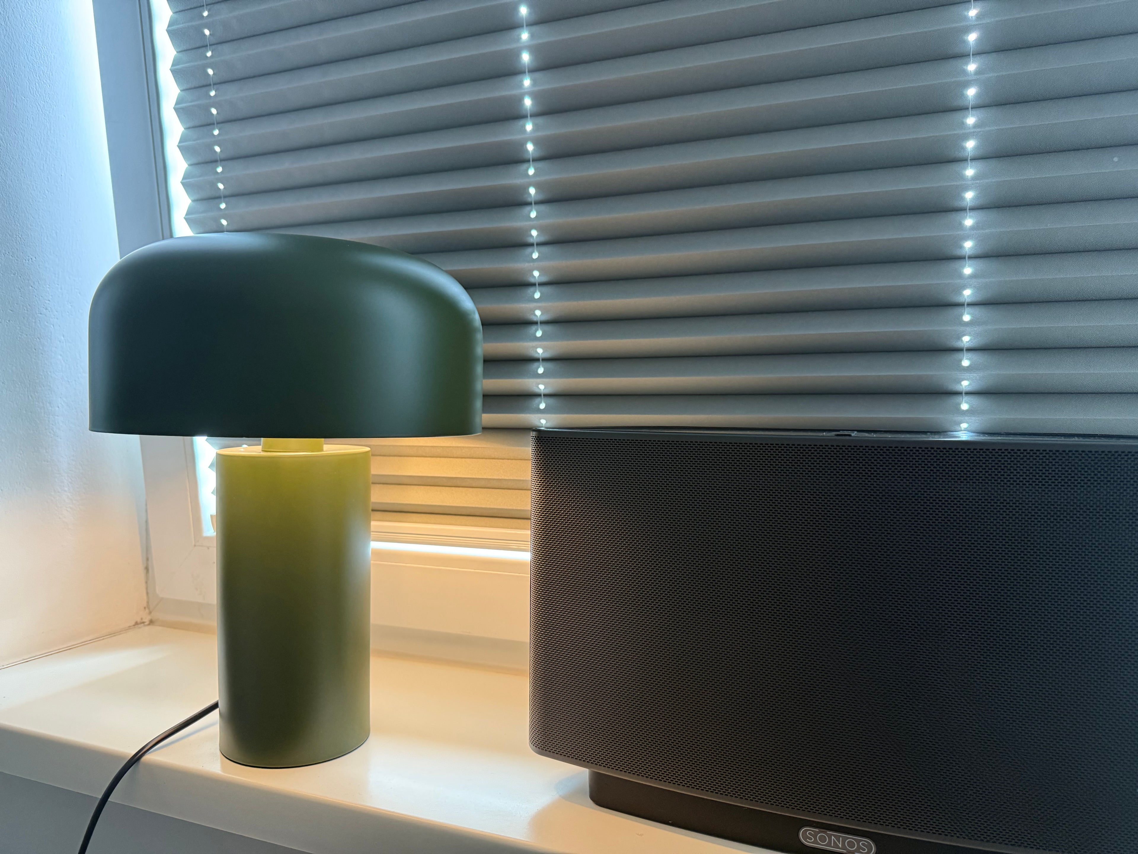 Moss Glow – Design-Tischlampe im Retro-Stil (grün/schwarz)