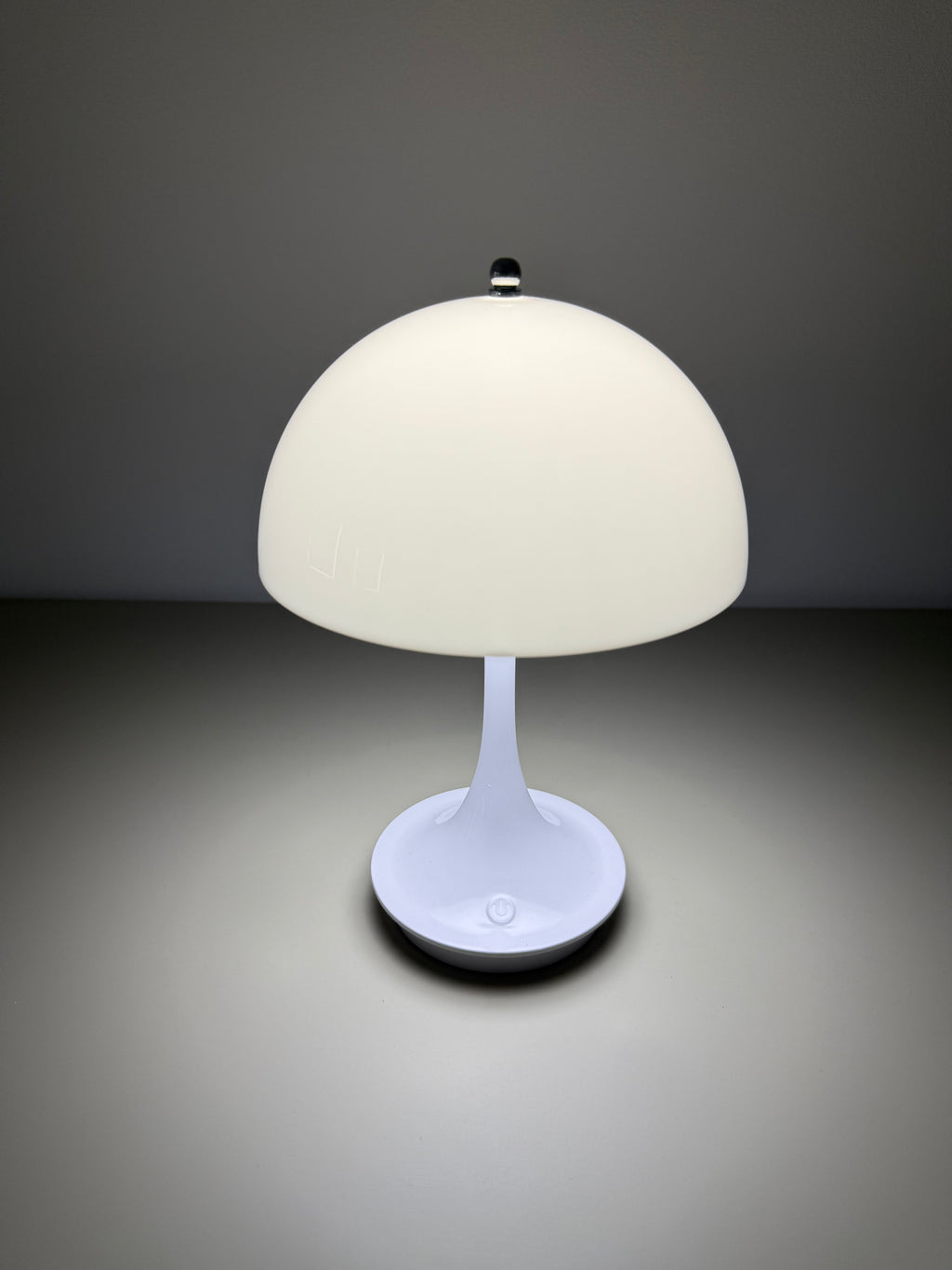 „Pure Glow“ – Die weiße Design-Pilzlampe
