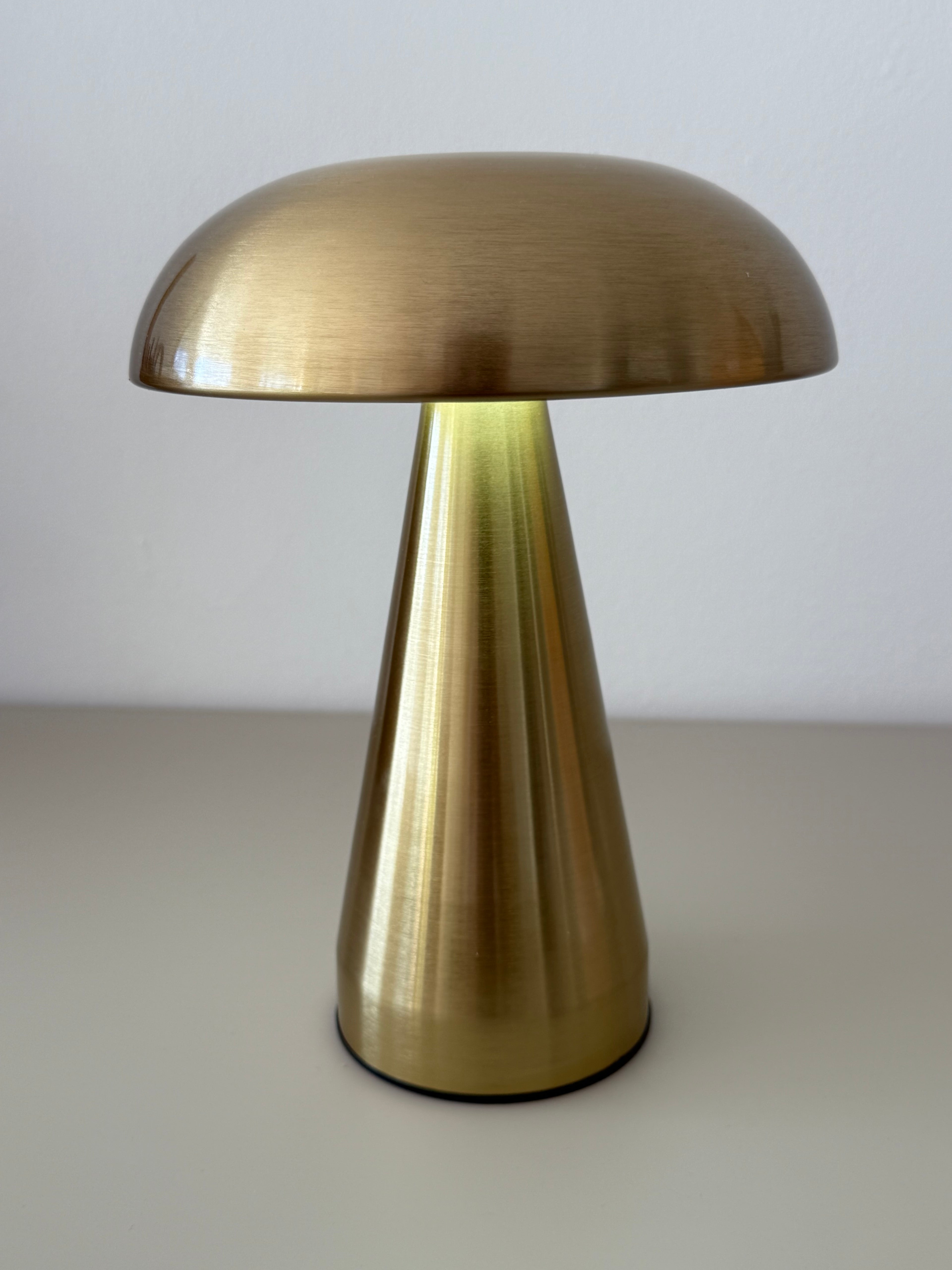 Limitierte Golden Glow Designlampe – kabellos, stilvoll im Sommer