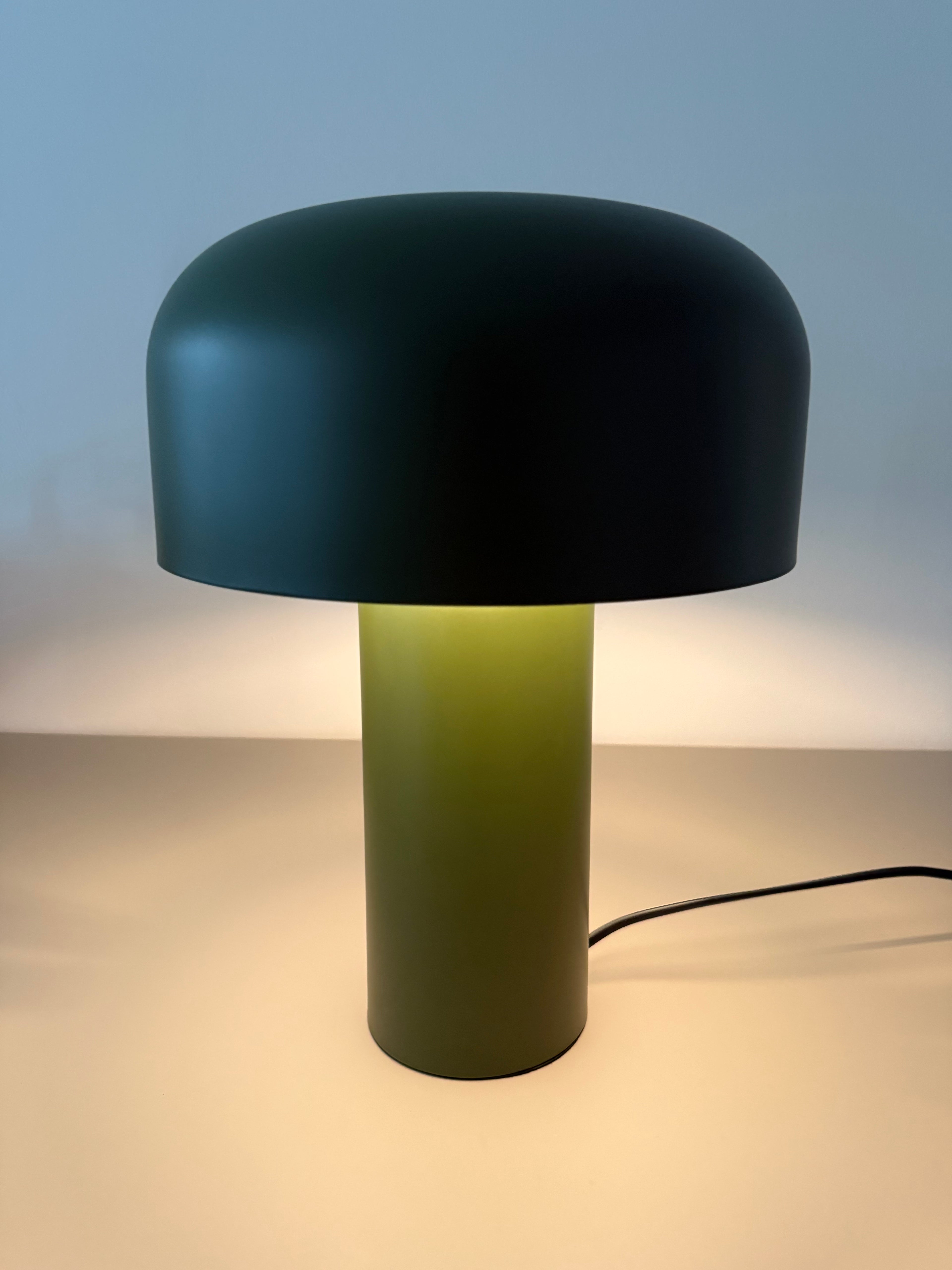 Moss Glow – Design-Tischlampe im Retro-Stil (grün/schwarz)