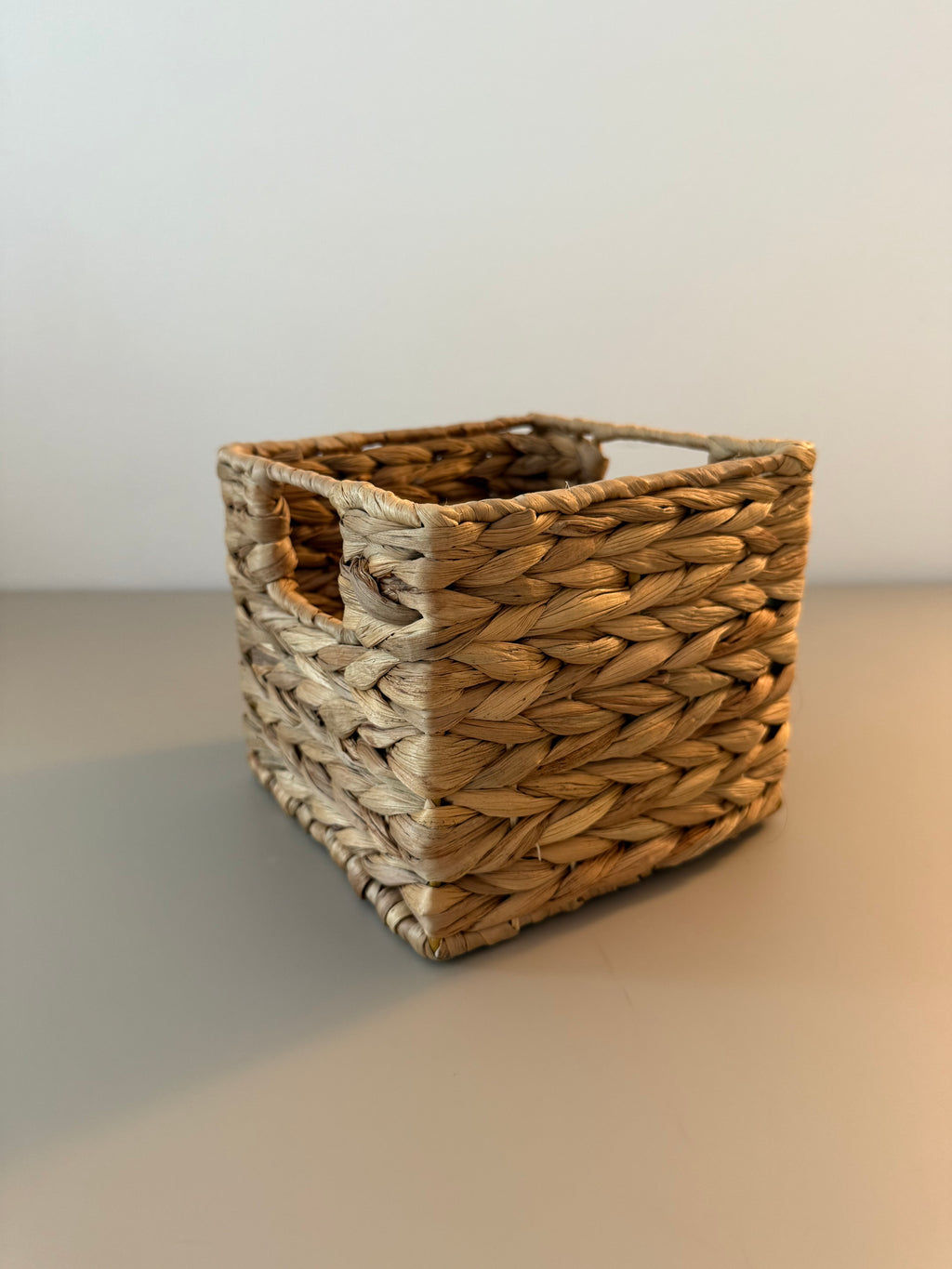 Woodly – Der elegante Tisch-Organizer in edler Holzoptik