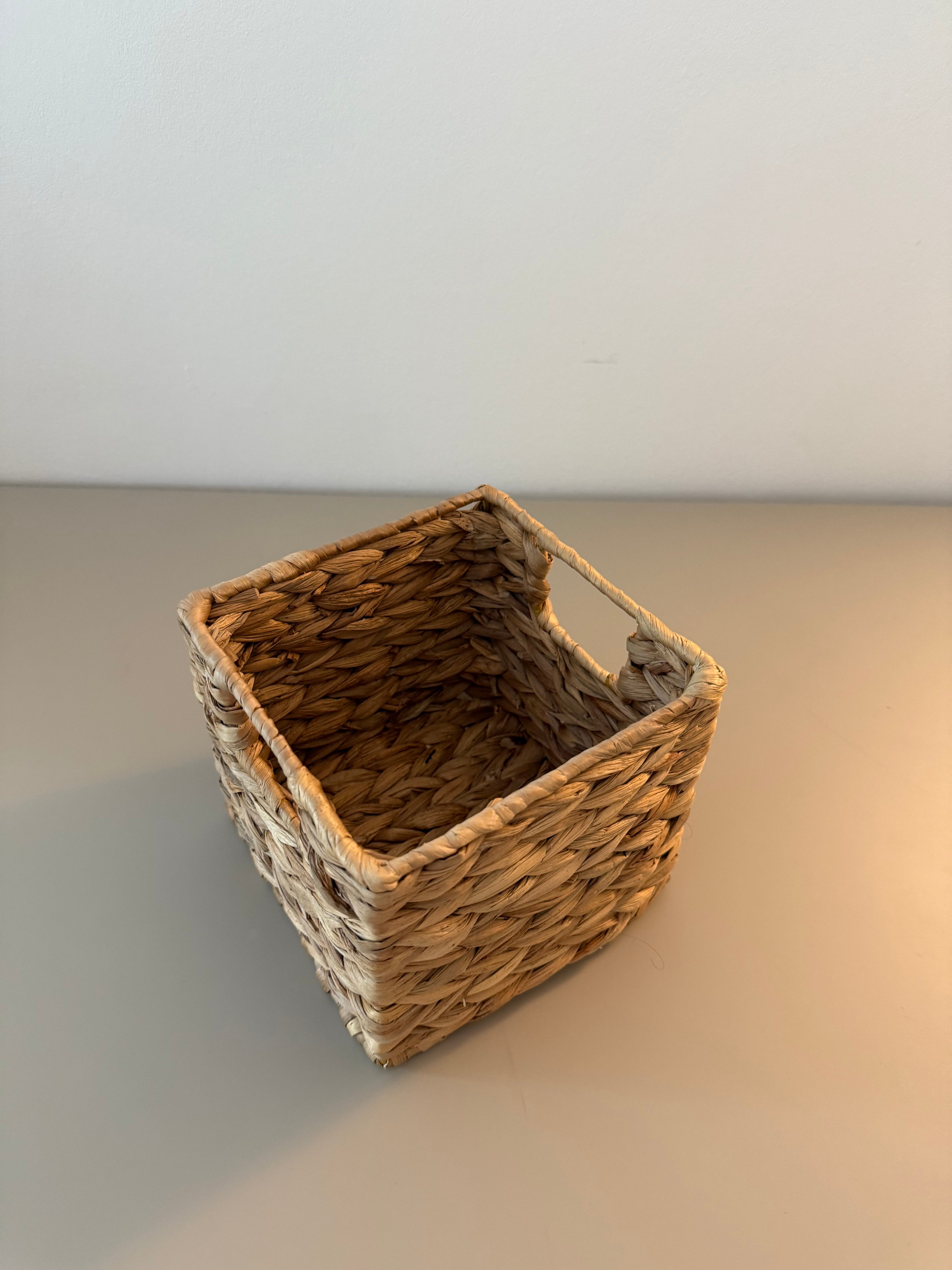 Woodly – Der elegante Tisch-Organizer in edler Holzoptik