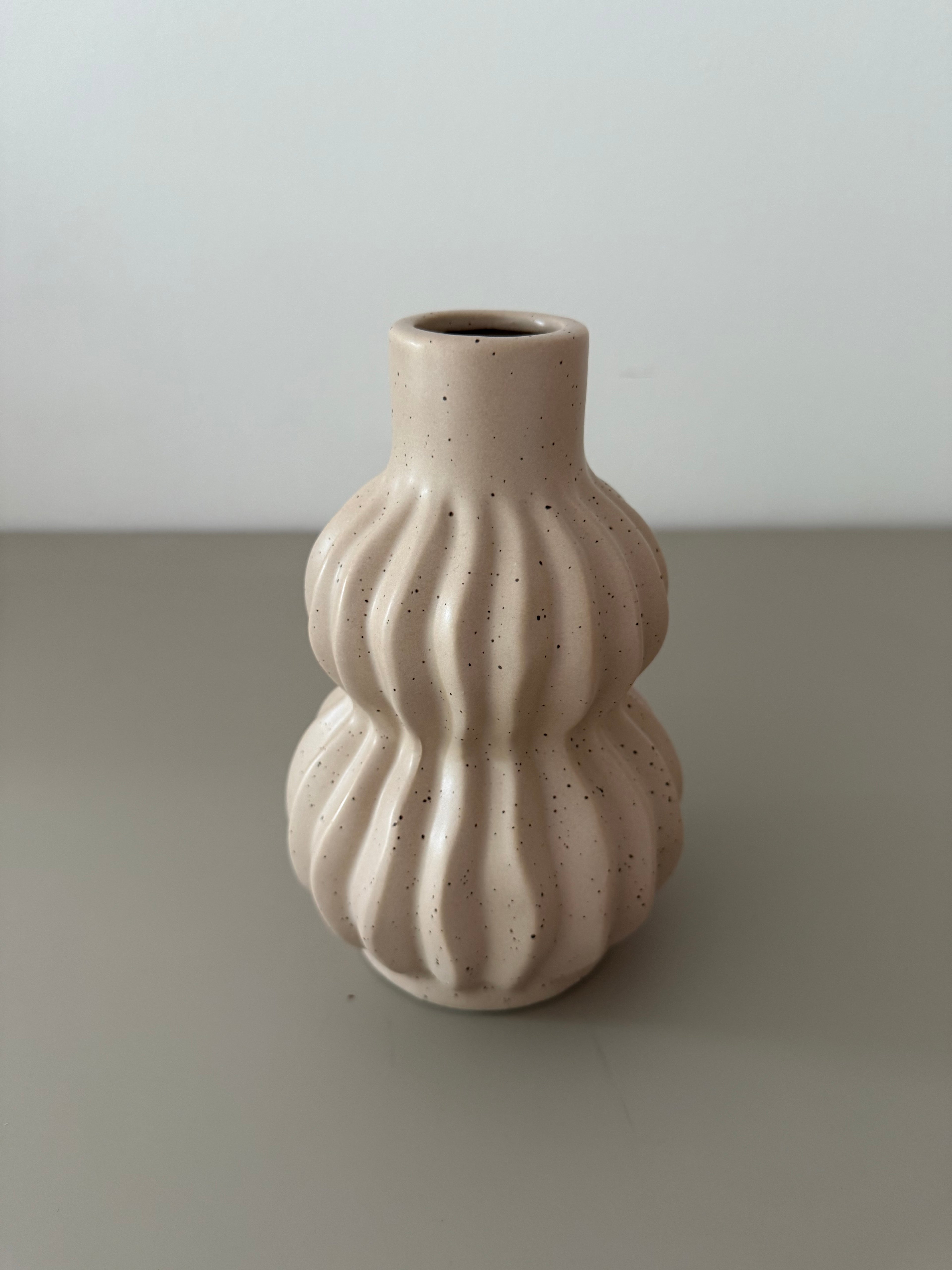 Vaselinea – Die skulpturale Deko-Vase für modernes Wohnen