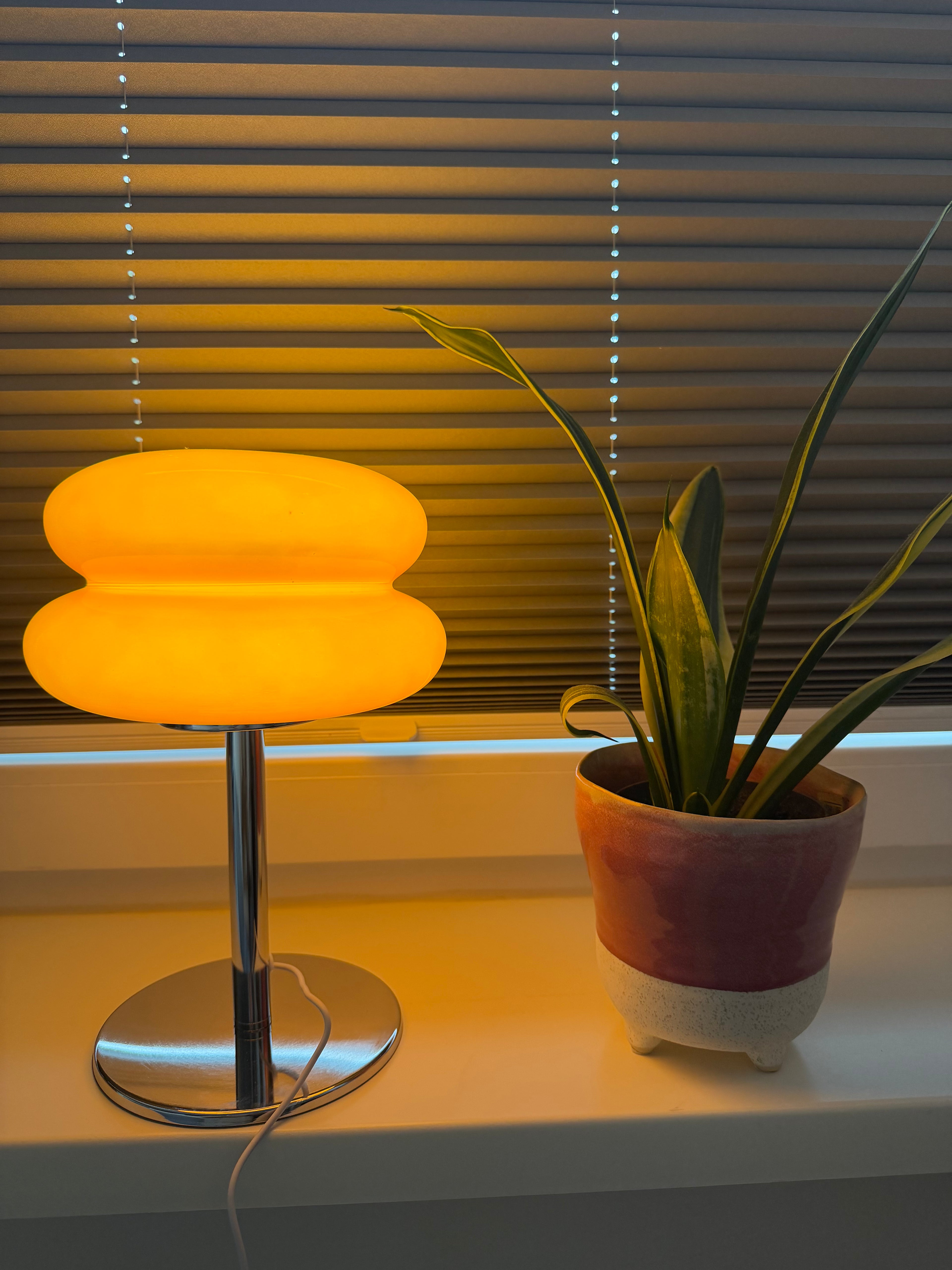 Aurora Flame - Tischlampe - Chromfuß & Kabel – Retro Look