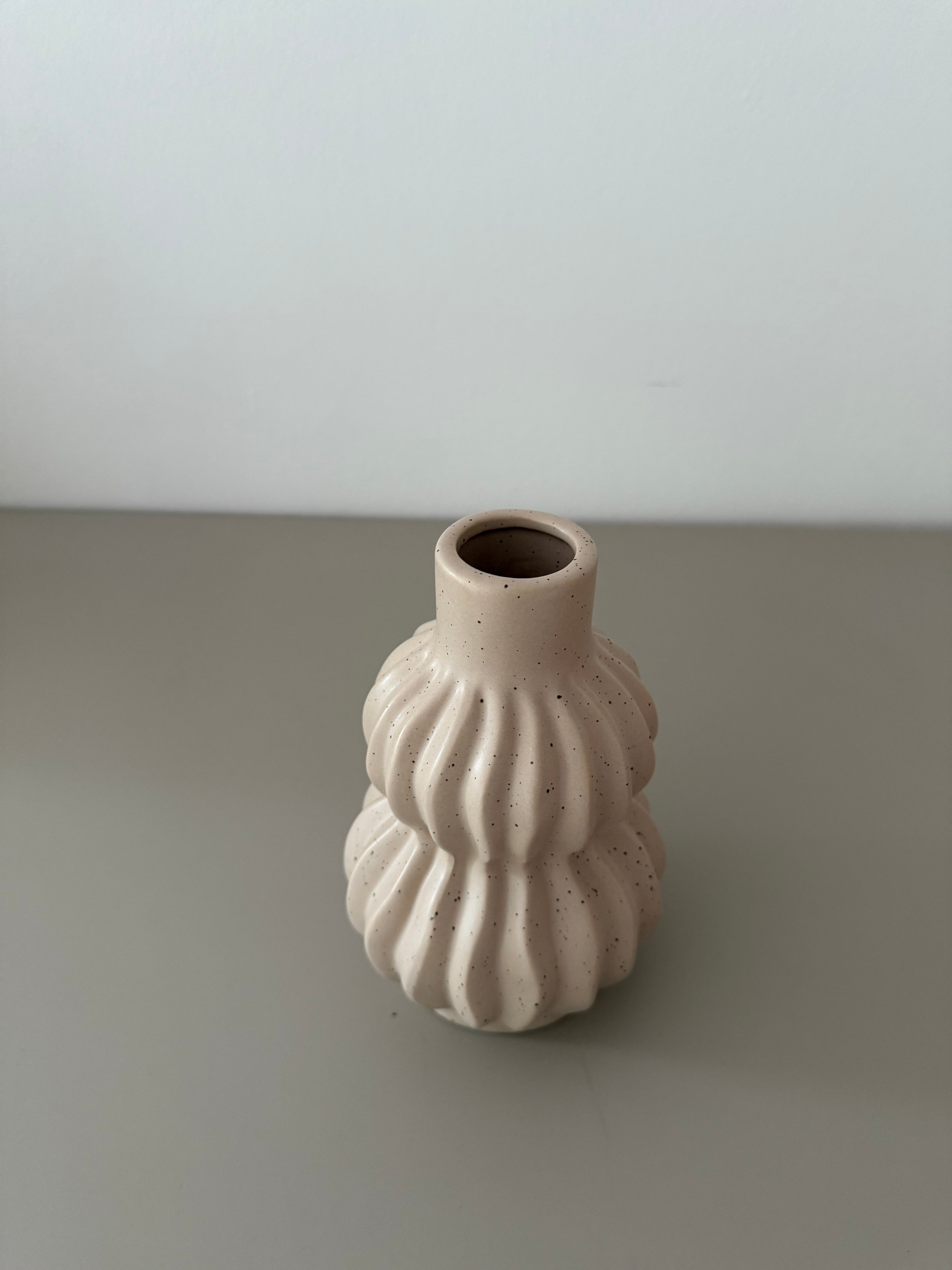 Vaselinea – Die skulpturale Deko-Vase für modernes Wohnen