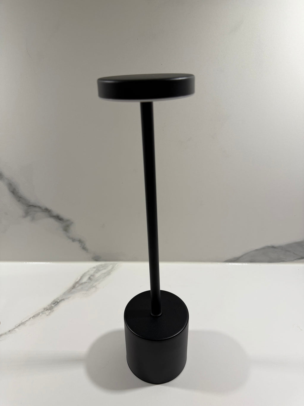 Aurora Black Touch - Stylische LED-Tischlampe in Schwarz