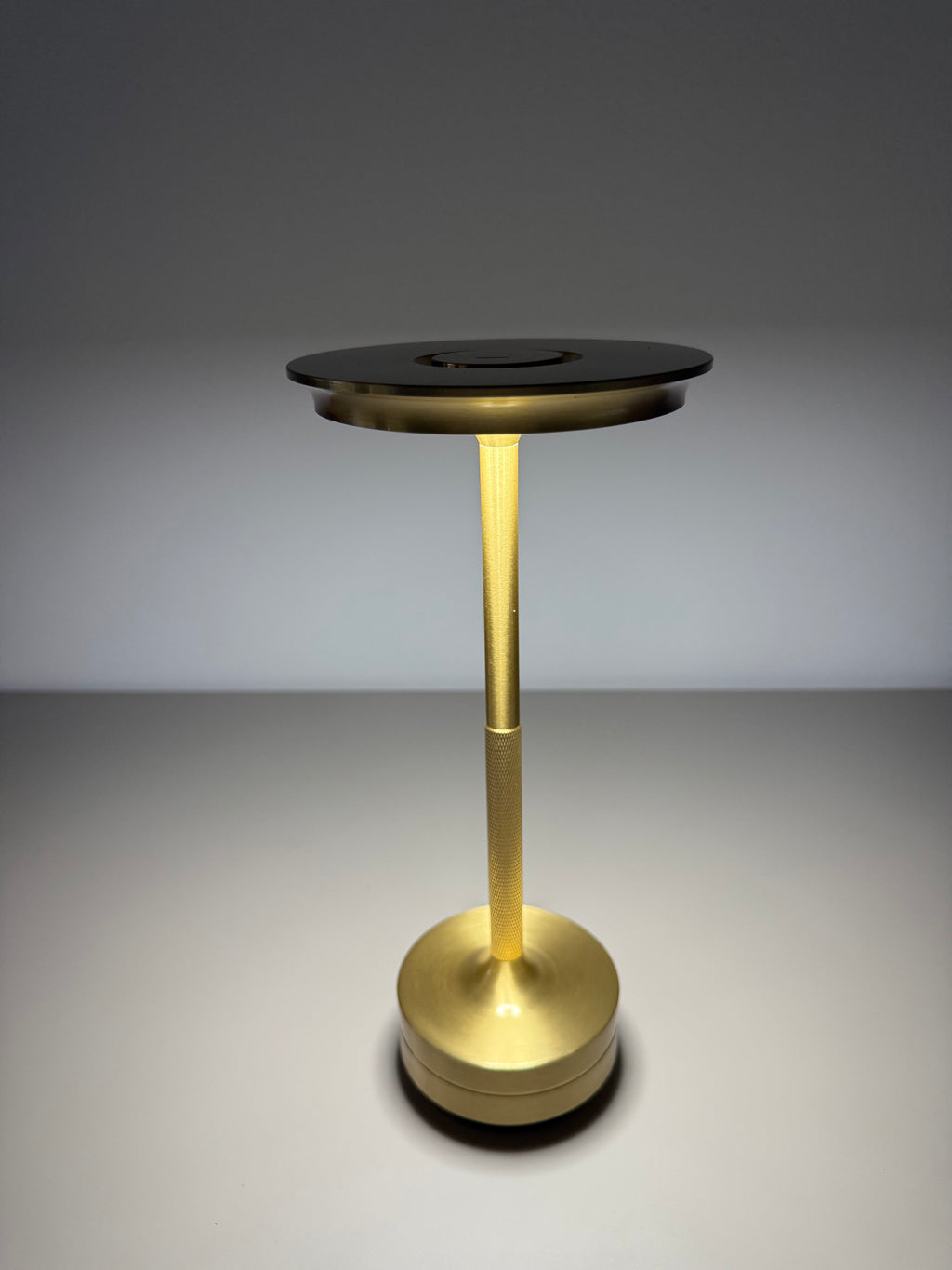 Limitierte Golden Halo LED-Tischlampe – exklusiv für Sommerabende