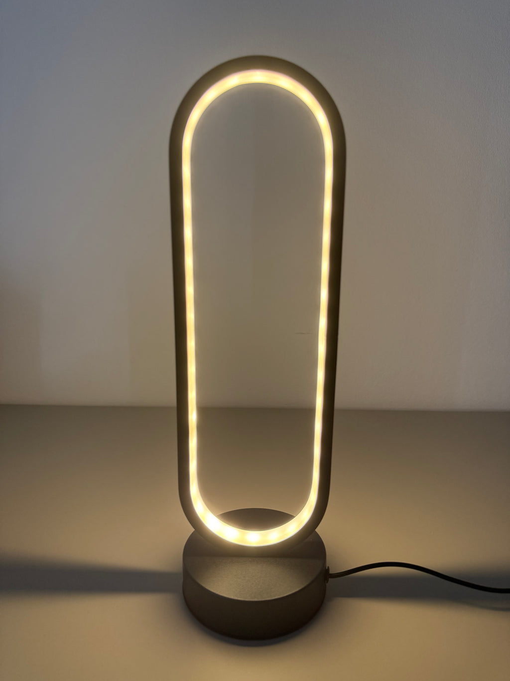 NeoLight – Futuristische LED-Kabellampe