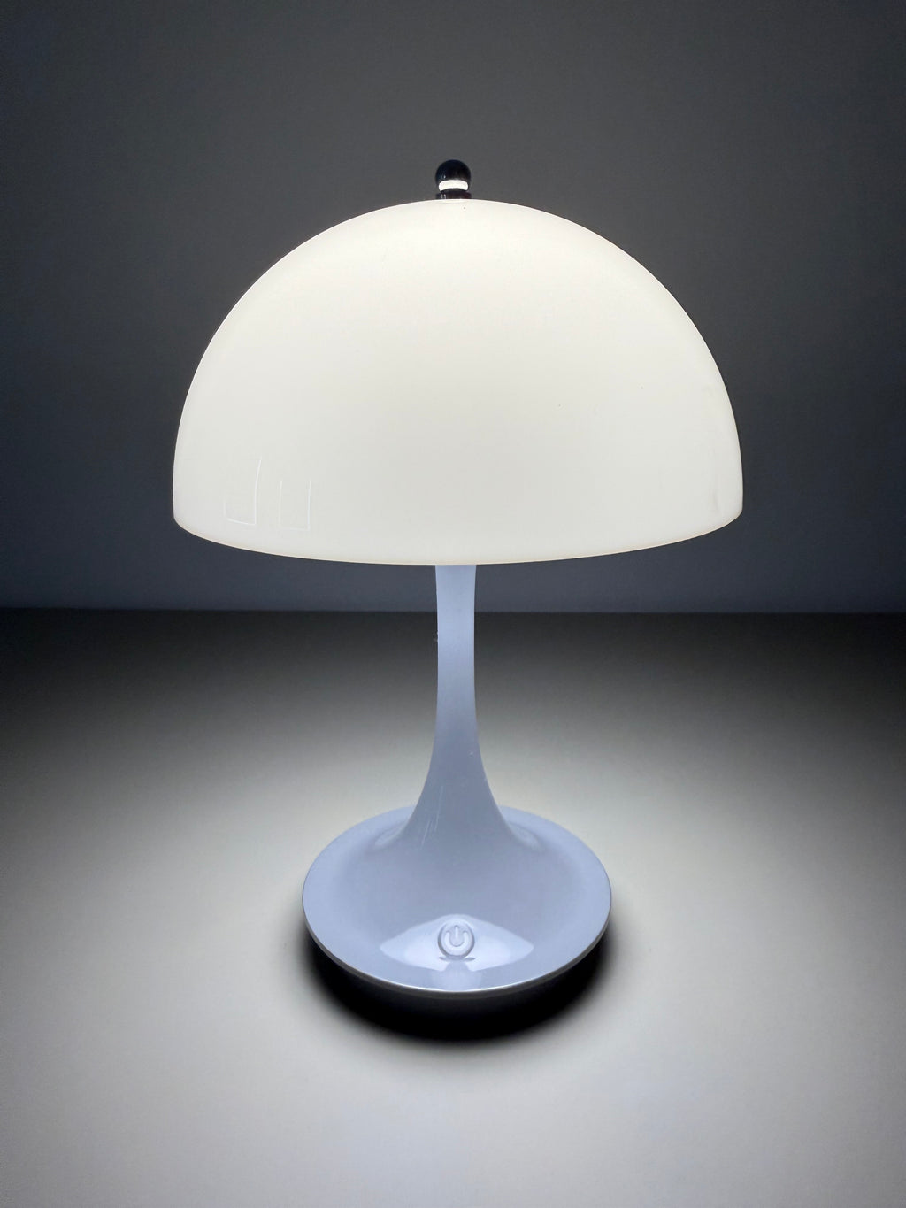 Limitierte Slate Calm Pilzlampe – grau & stilvoll im Sommerabend