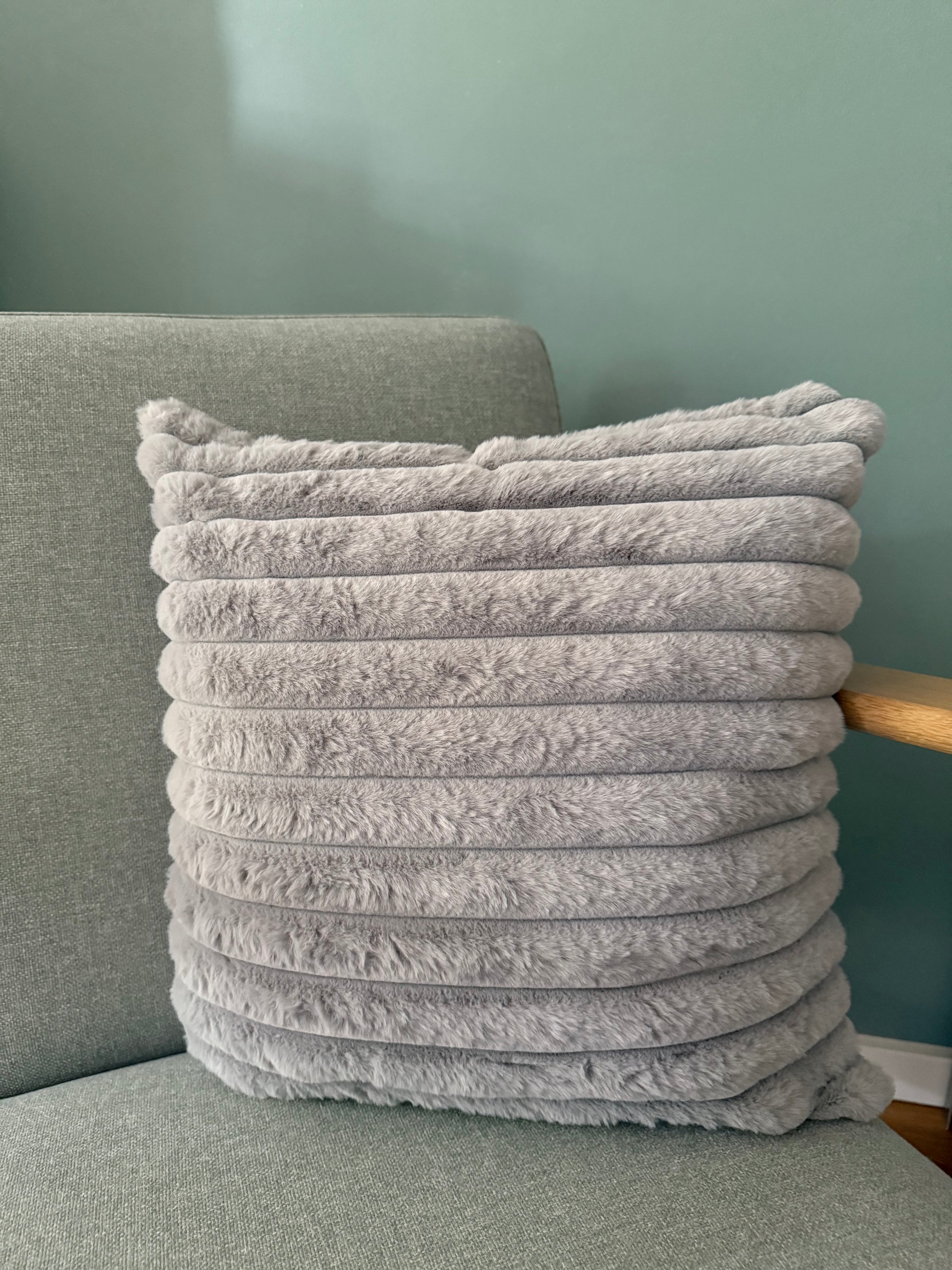 Limitiertes Slate Calm Dekokissen – stilvoll & gemütlicher Sommer