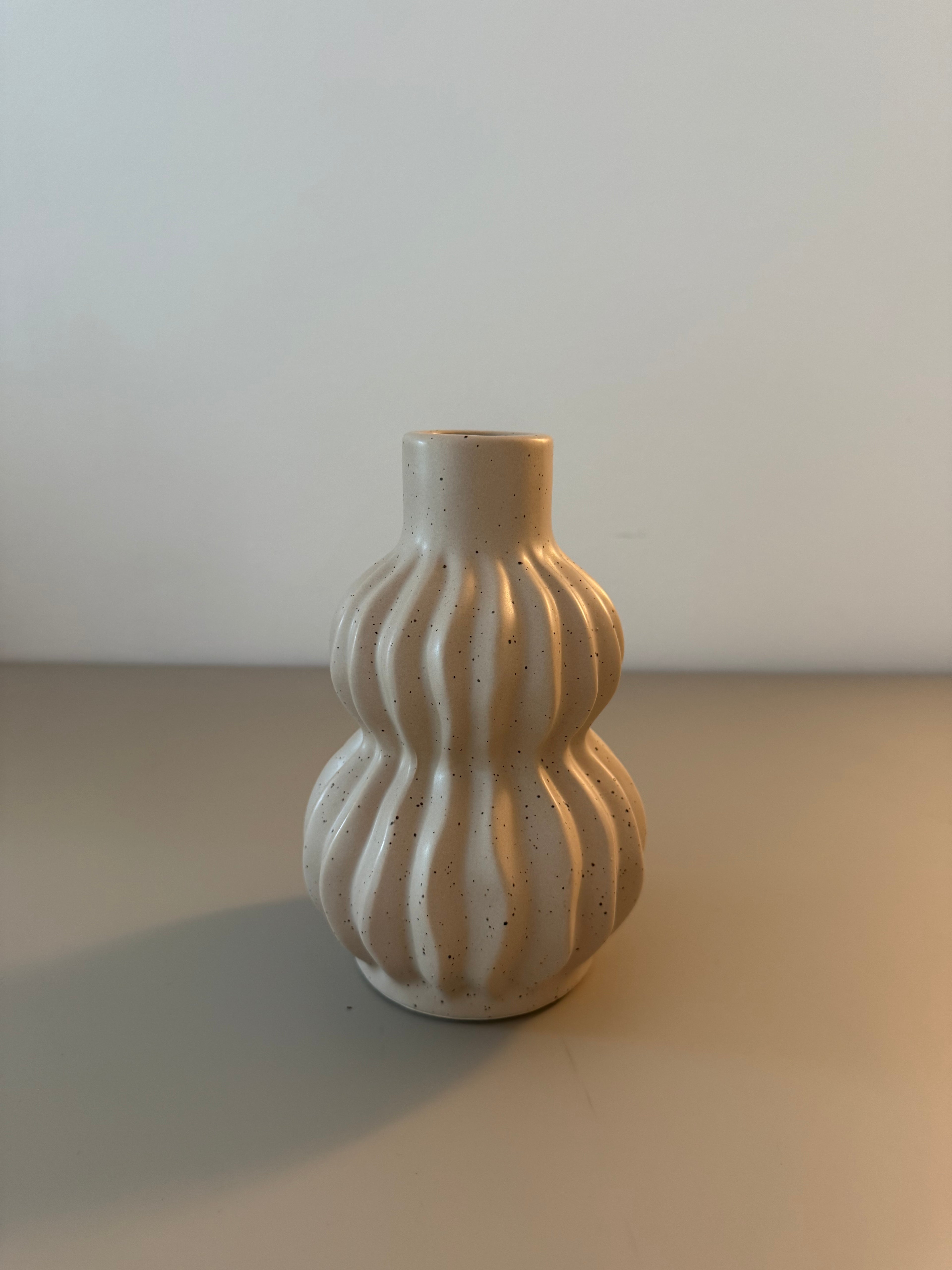 Vaselinea – Die skulpturale Deko-Vase für modernes Wohnen