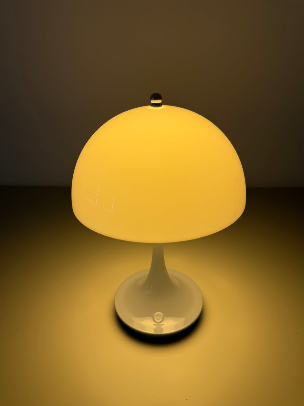 Limitierte Slate Calm Pilzlampe – grau & stilvoll im Sommerabend