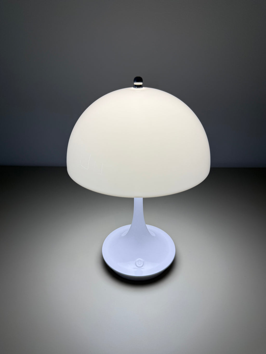 „Pure Glow“ – Die weiße Design-Pilzlampe