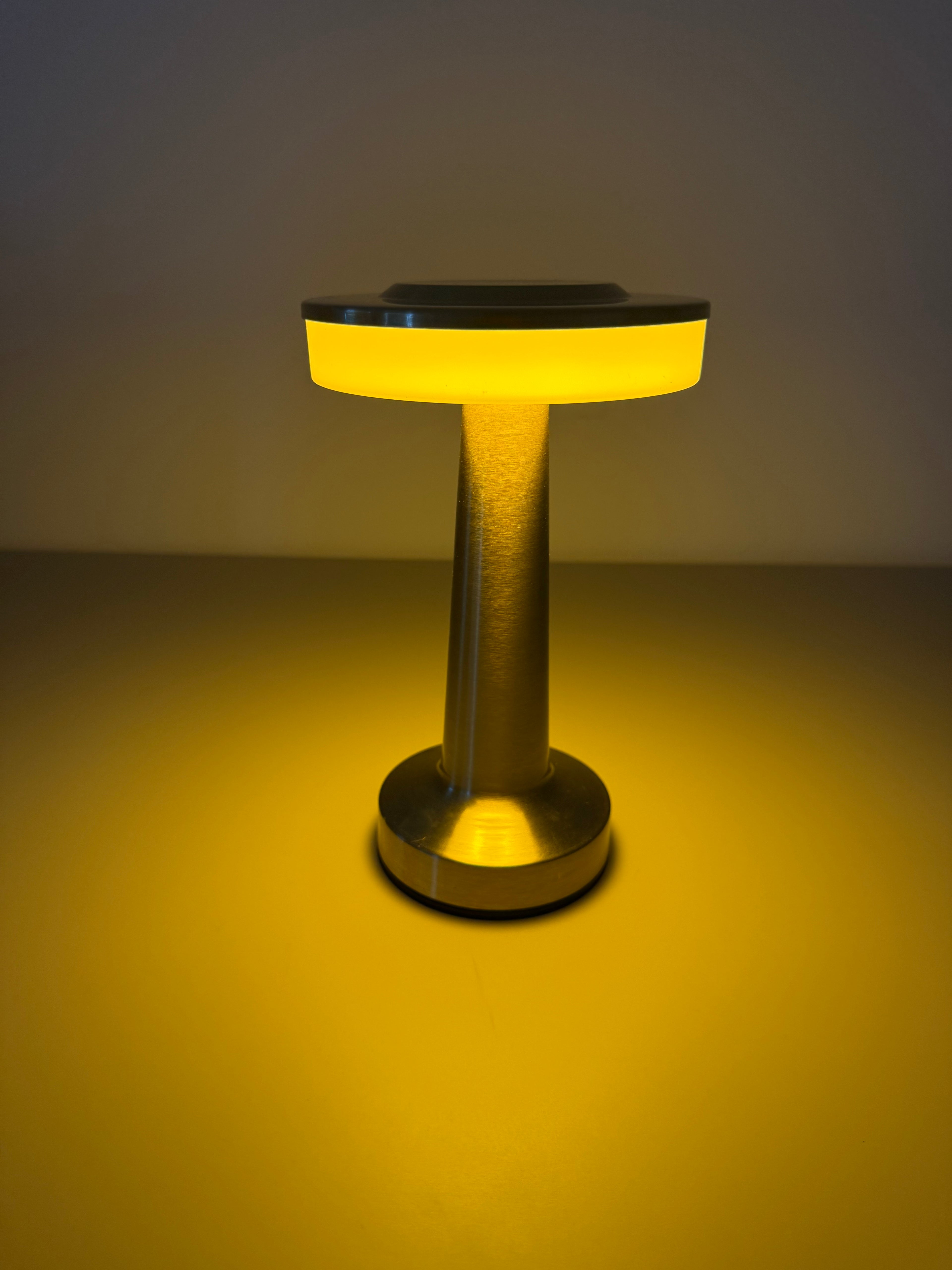 Solaris Glow – Die goldene LED-Lampe der Zukunft