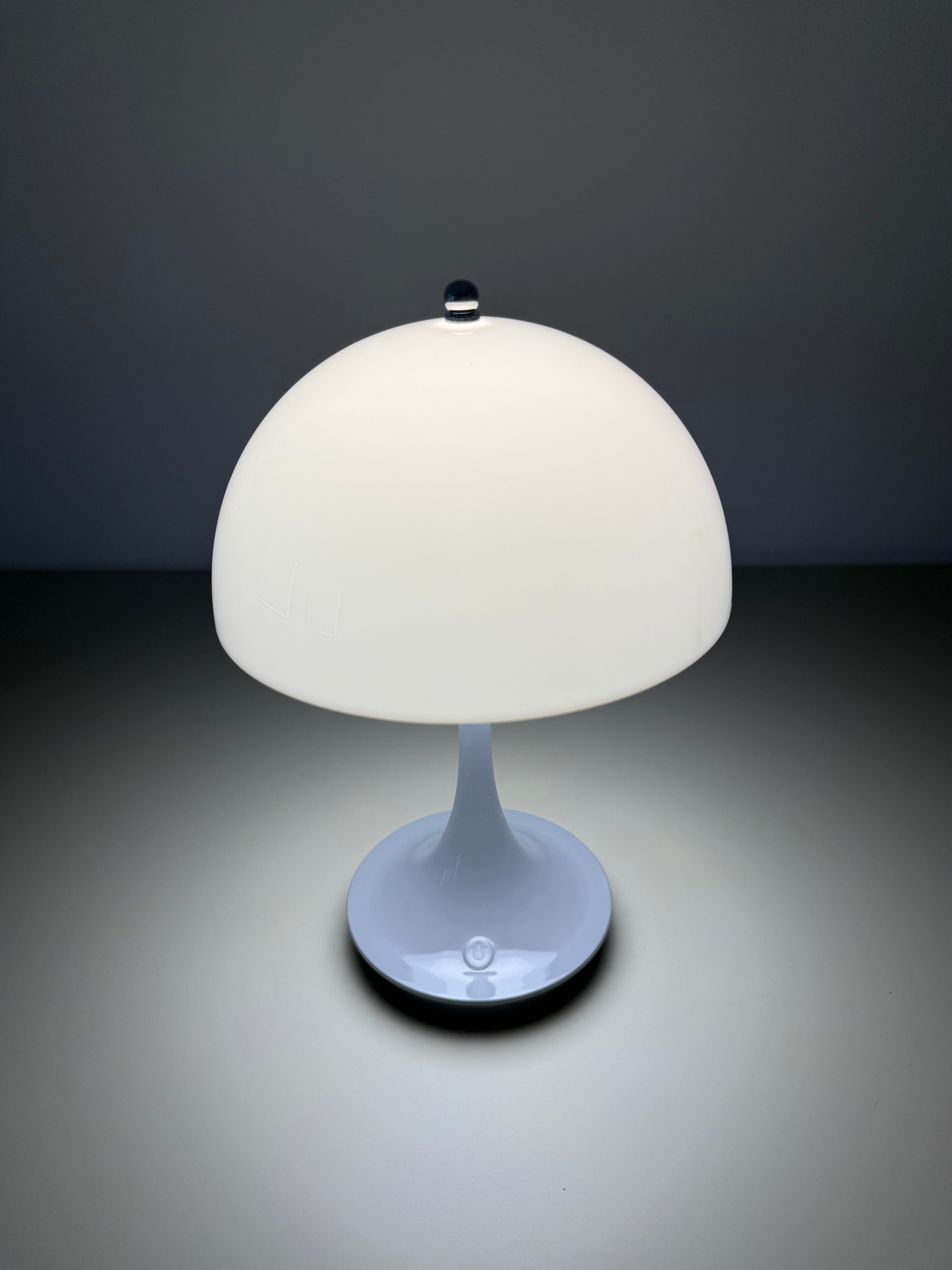 Limitierte Slate Calm Pilzlampe – grau & stilvoll im Sommerabend