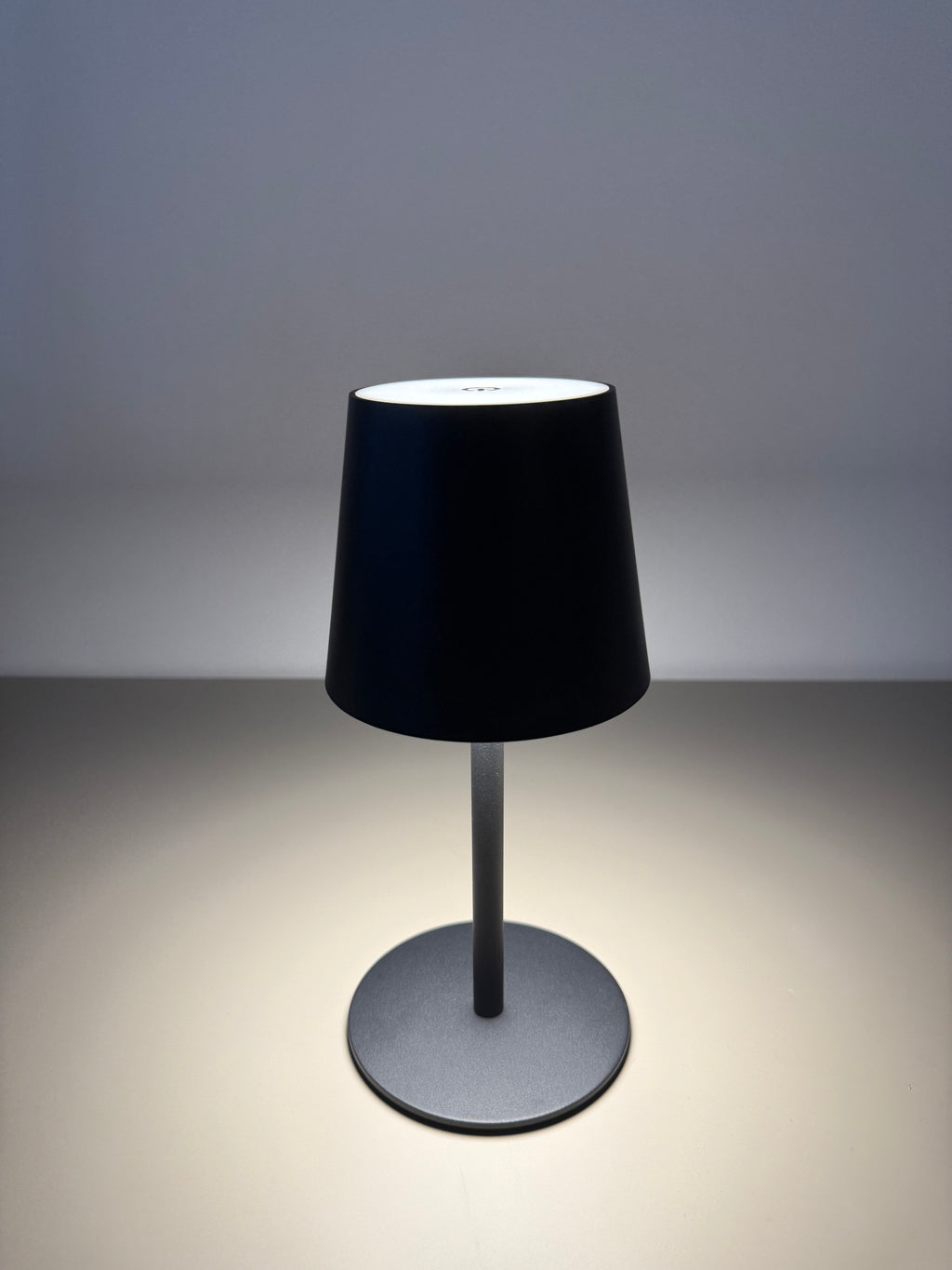 Noir Touch – Akku-Tischlampe mit Touch & warmweißem Licht