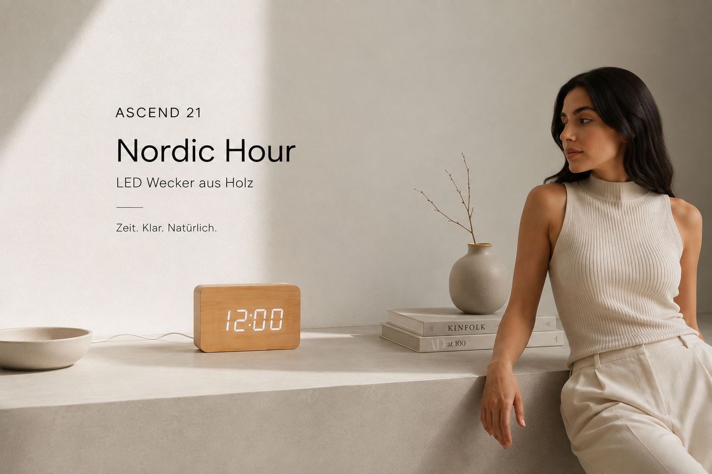 ASCEND 21 Nordic Hour – Digitaler LED Holzwecker mit Temperaturanzeige – Moderner Holz Wecker mit LED Display – Sprachsteuerung – Einstellbare Helligkeit – USB Tischuhr für Schlafzimmer, Büro & Wohnzimmer