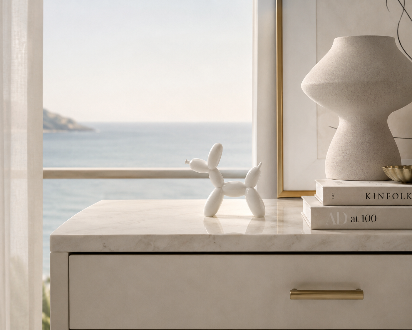 Balloon Dog White™ – Moderne Deko Skulptur in Weiß, Hochglänzende Designer Figur für Wohnzimmer, Regal, Sideboard & Schreibtisch, Minimalistische Wohnraumdekoration