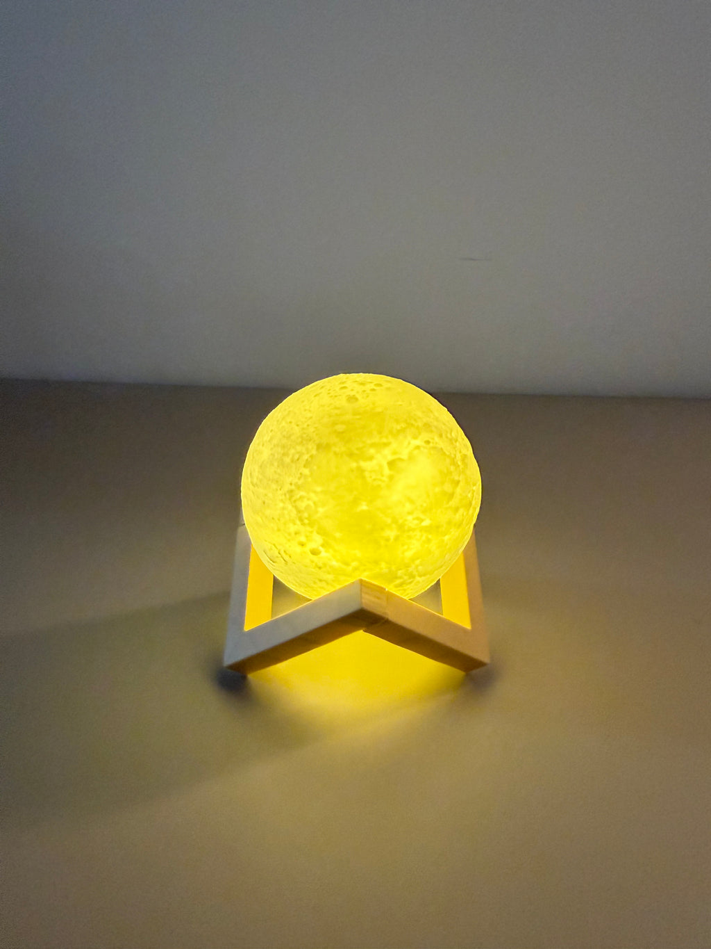 LunaGlow™ Mond - Ideal für Nachttisch, Wohn- oder Kinderzimmer