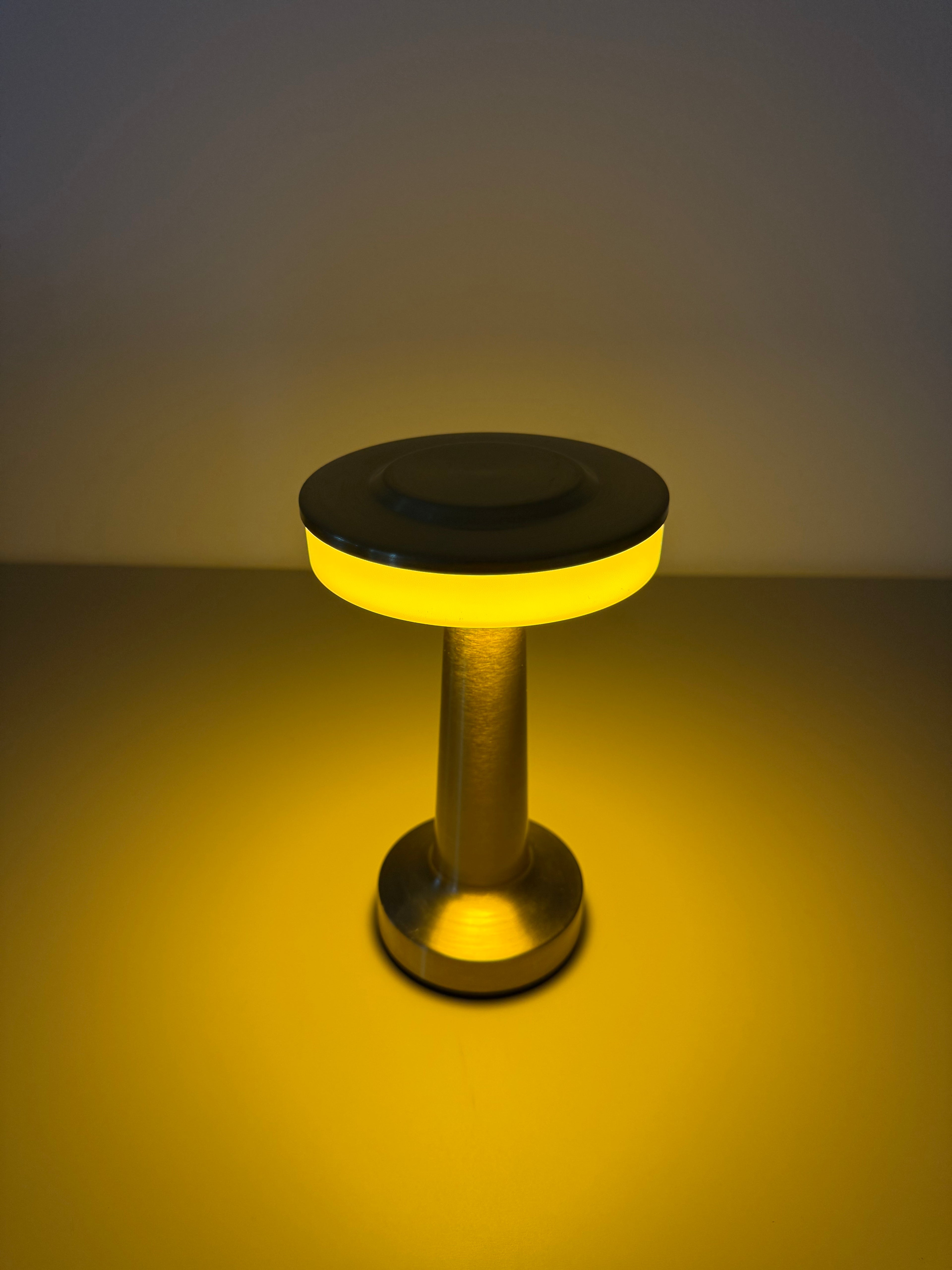 Solaris Glow – Die goldene LED-Lampe der Zukunft