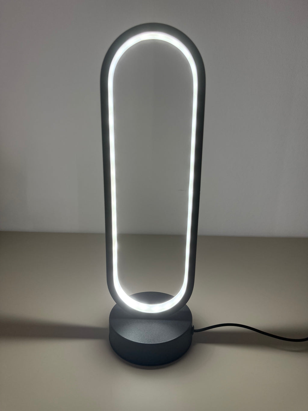 NeoLight – Futuristische LED-Kabellampe