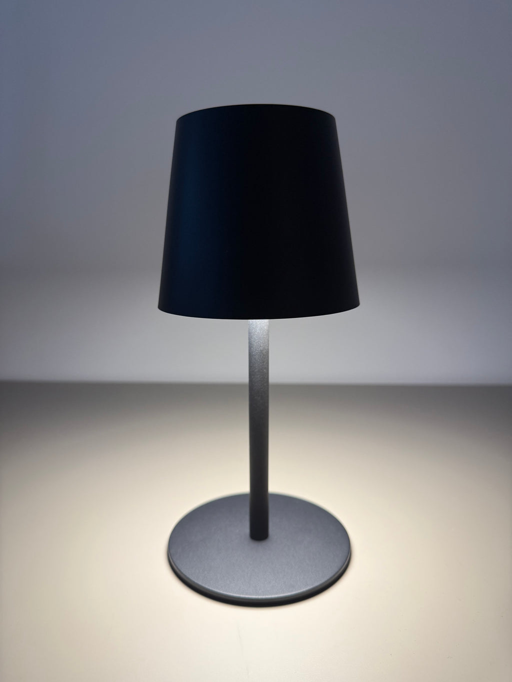 Noir Touch – Akku-Tischlampe mit Touch & warmweißem Licht