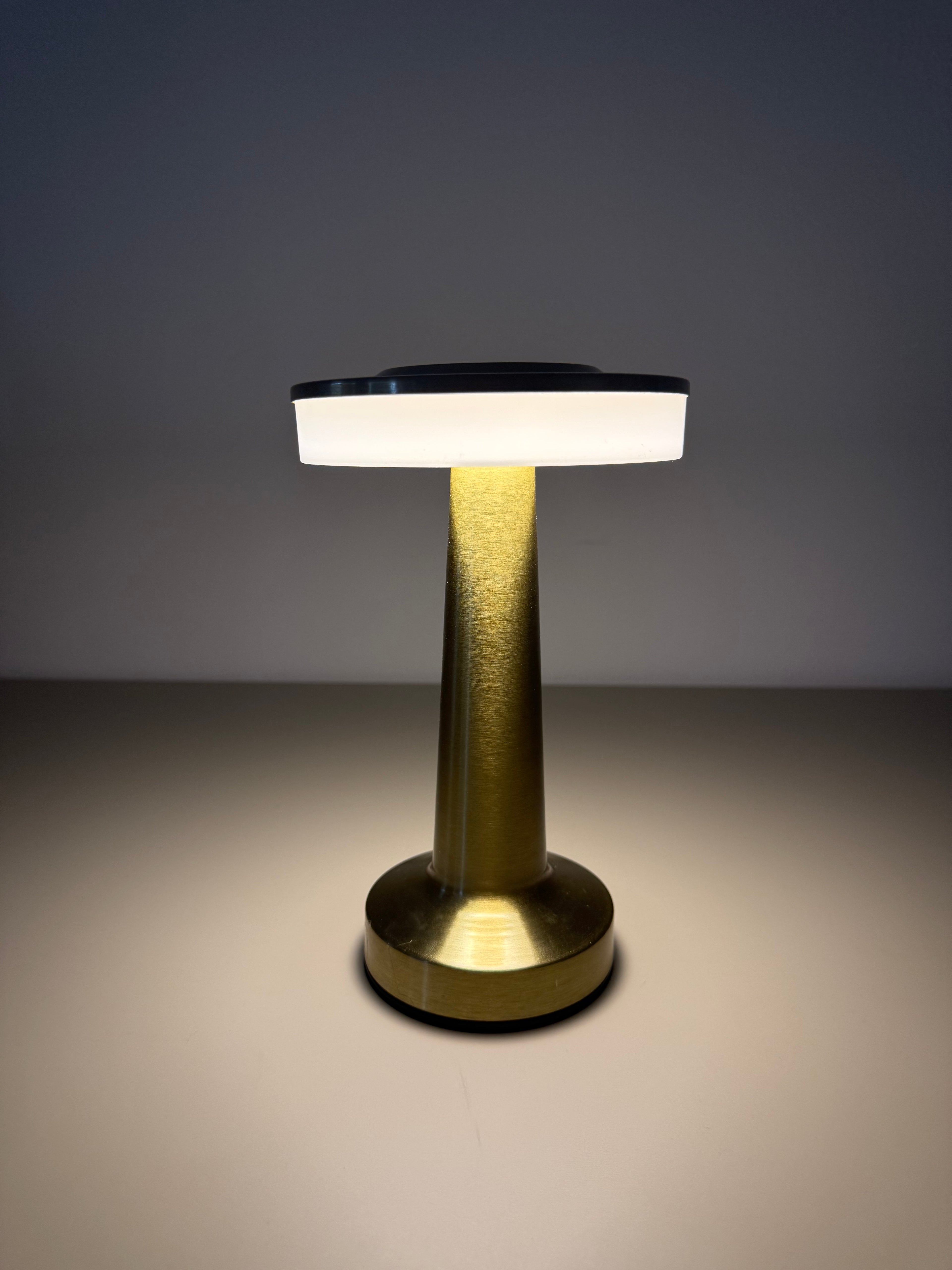 Solaris Glow – Die goldene LED-Lampe der Zukunft