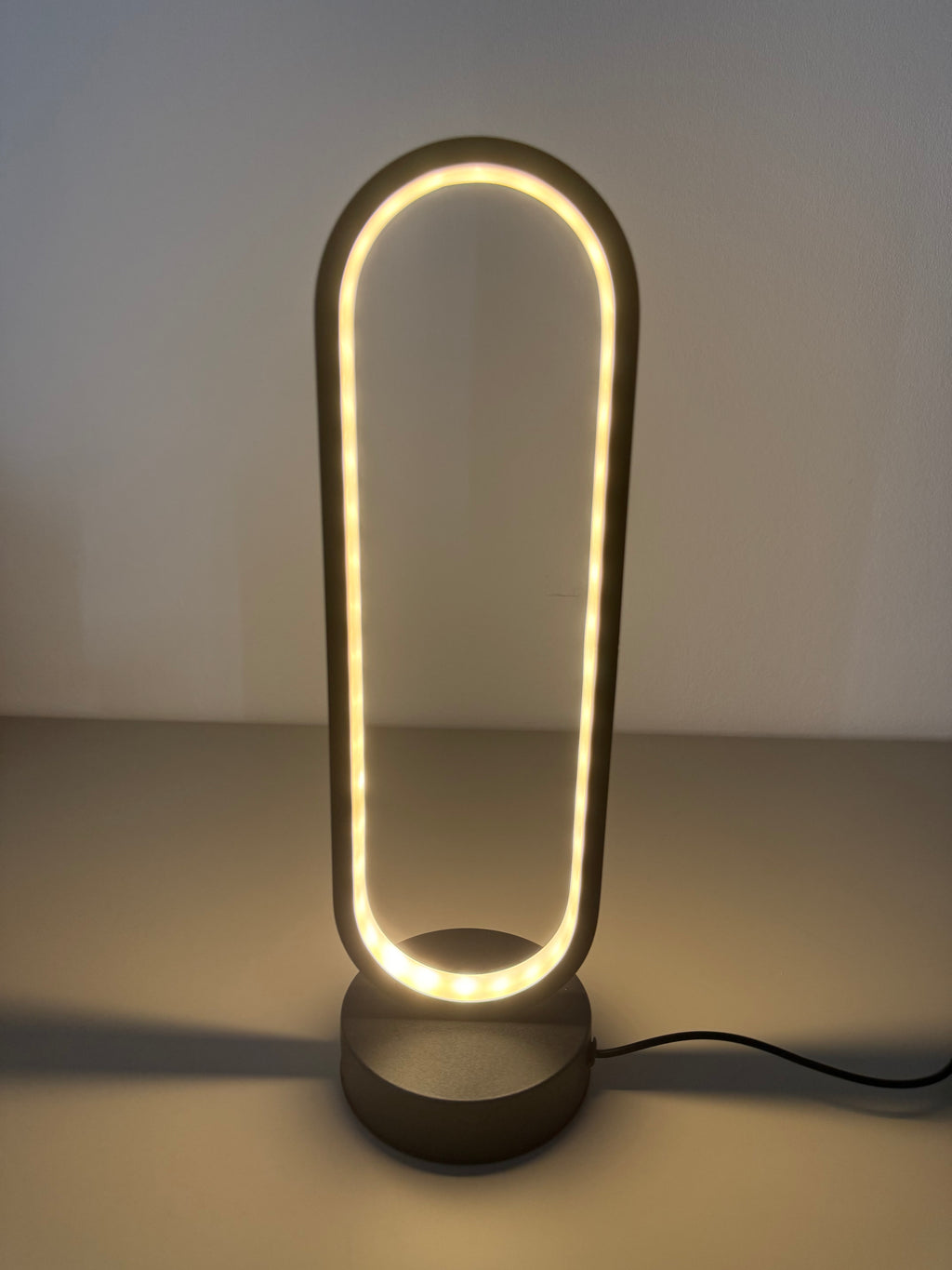 NeoLight – Futuristische LED-Kabellampe