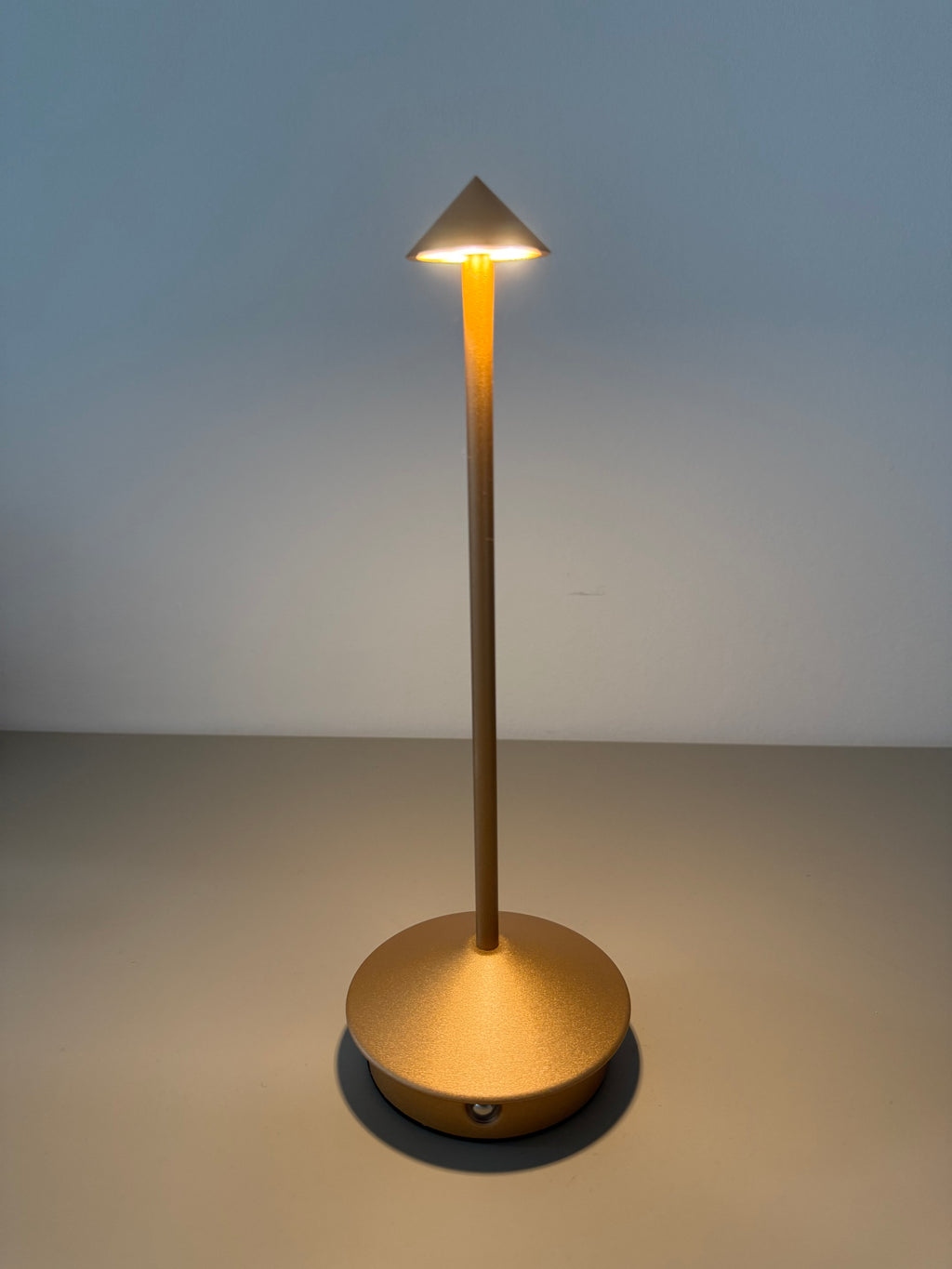 Golden Arrow – Eleganz & Warmes LED-Licht