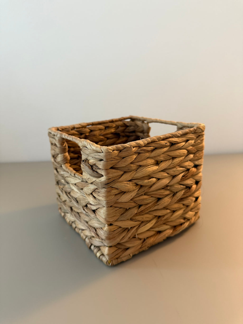 Woodly – Der elegante Tisch-Organizer in edler Holzoptik