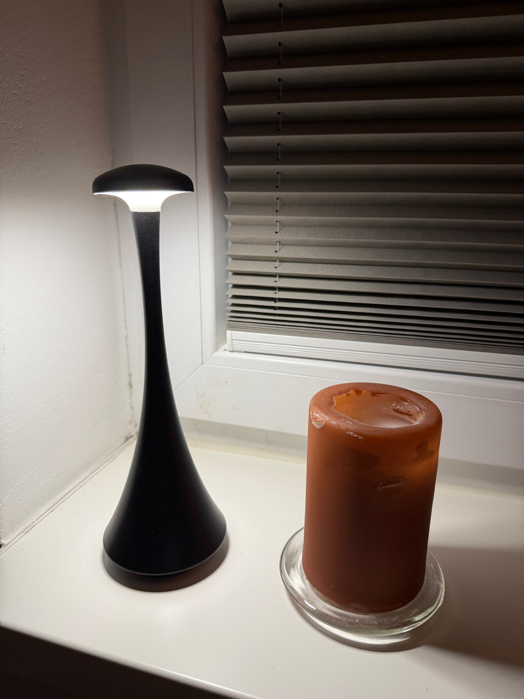 NoirGlow – Elegante schwarze Akku-Tischlampe, dimmbar & kabellos